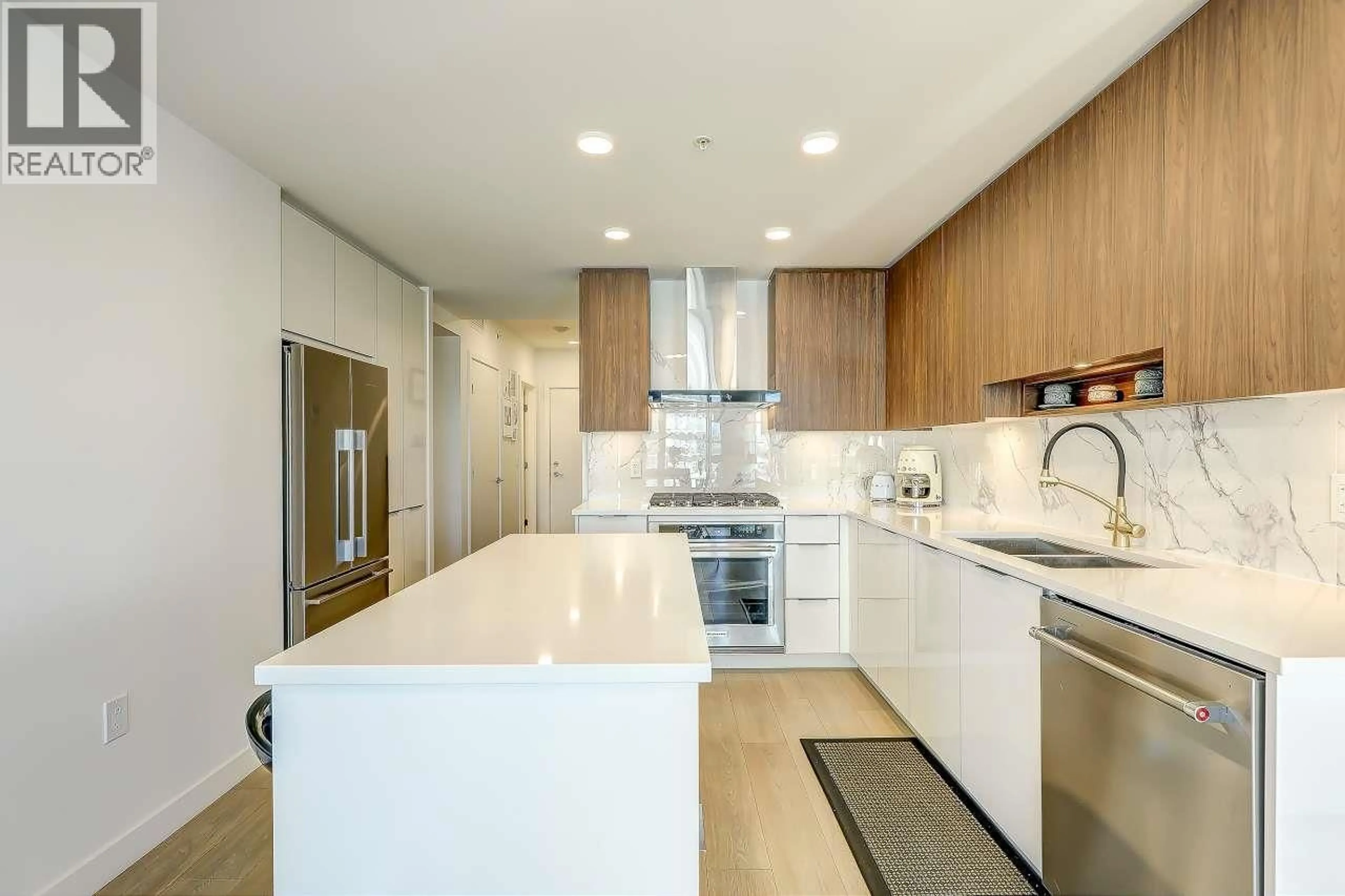 Contemporary kitchen, ceramic/tile floor for 303 - 7683 PARK CRESCENT, Burnaby British Columbia V3N0J4