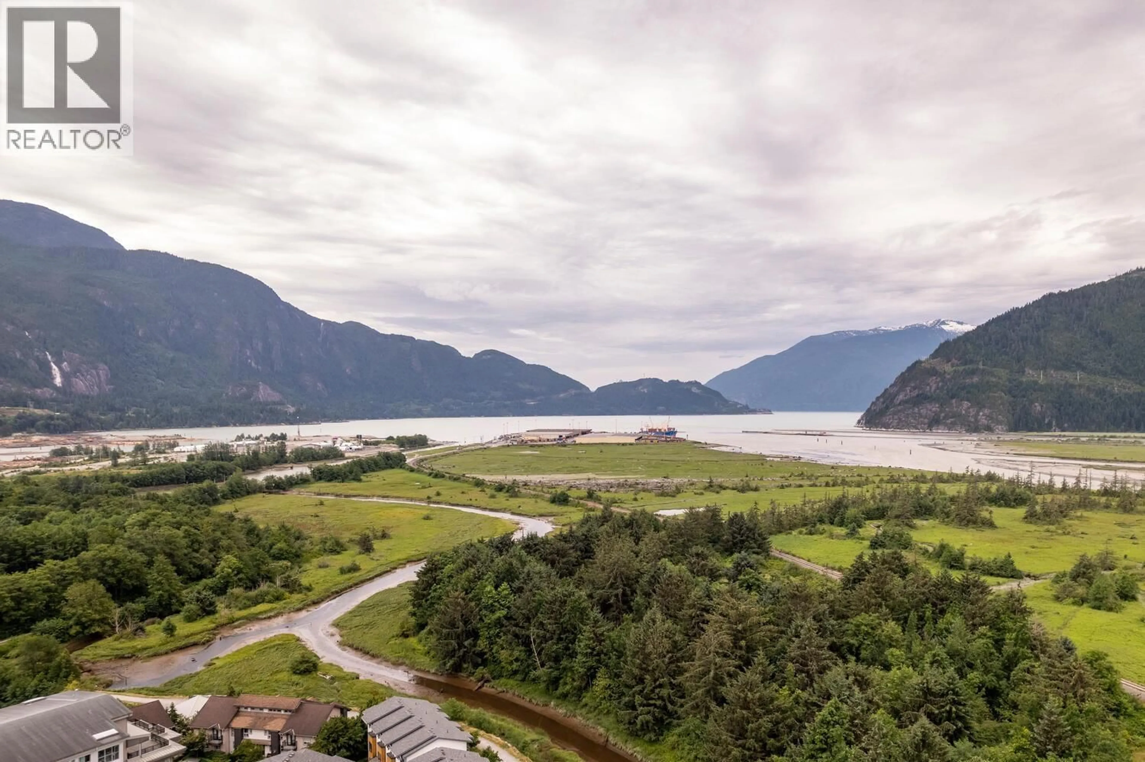 A pic from outside/outdoor area/front of a property/back of a property/a pic from drone, water/lake/river/ocean view for 64 - 1188 MAIN STREET, Squamish British Columbia V8B0Z3