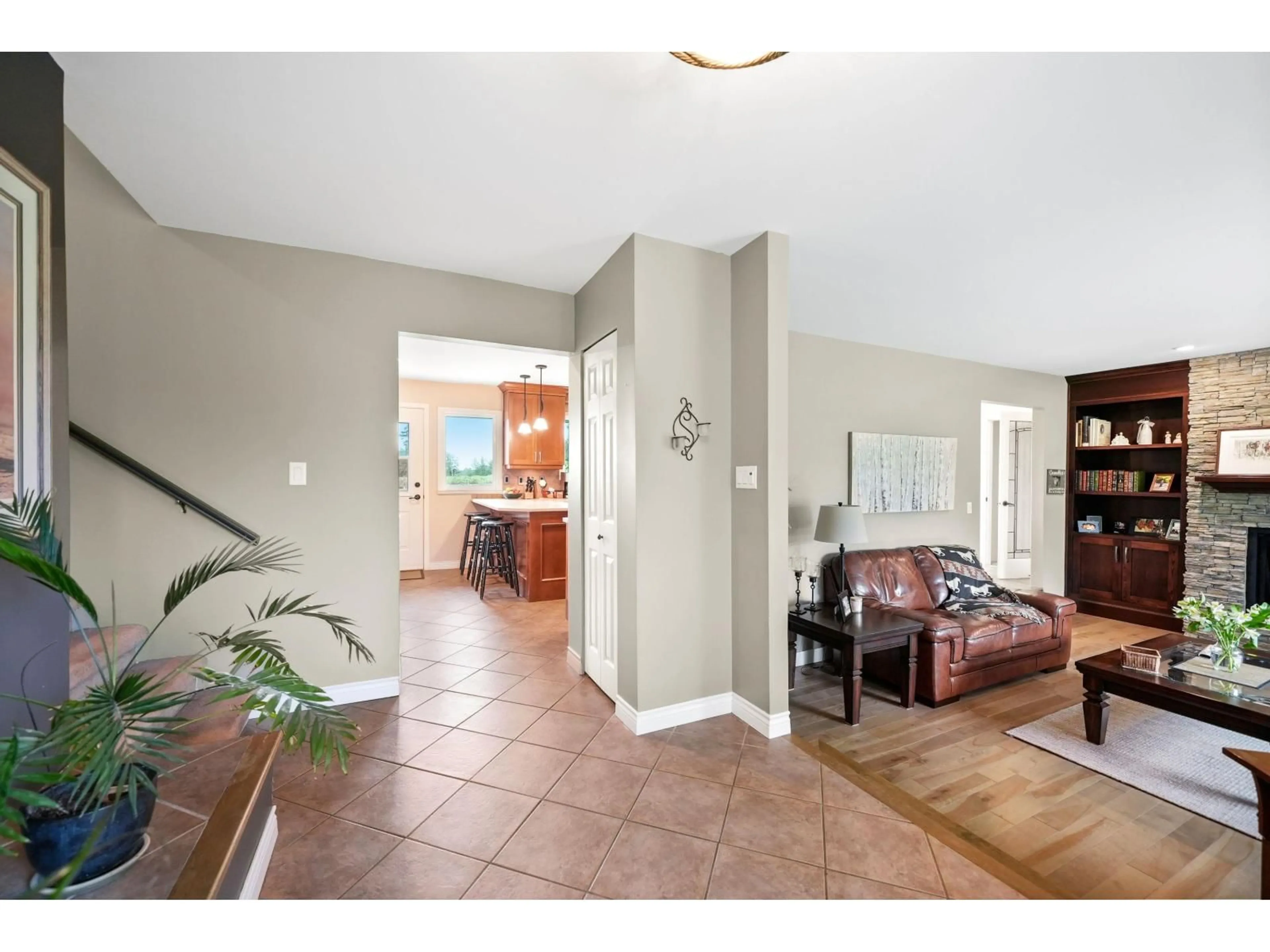 Indoor foyer for 21723 24 AVENUE, Langley British Columbia V2Z1P5