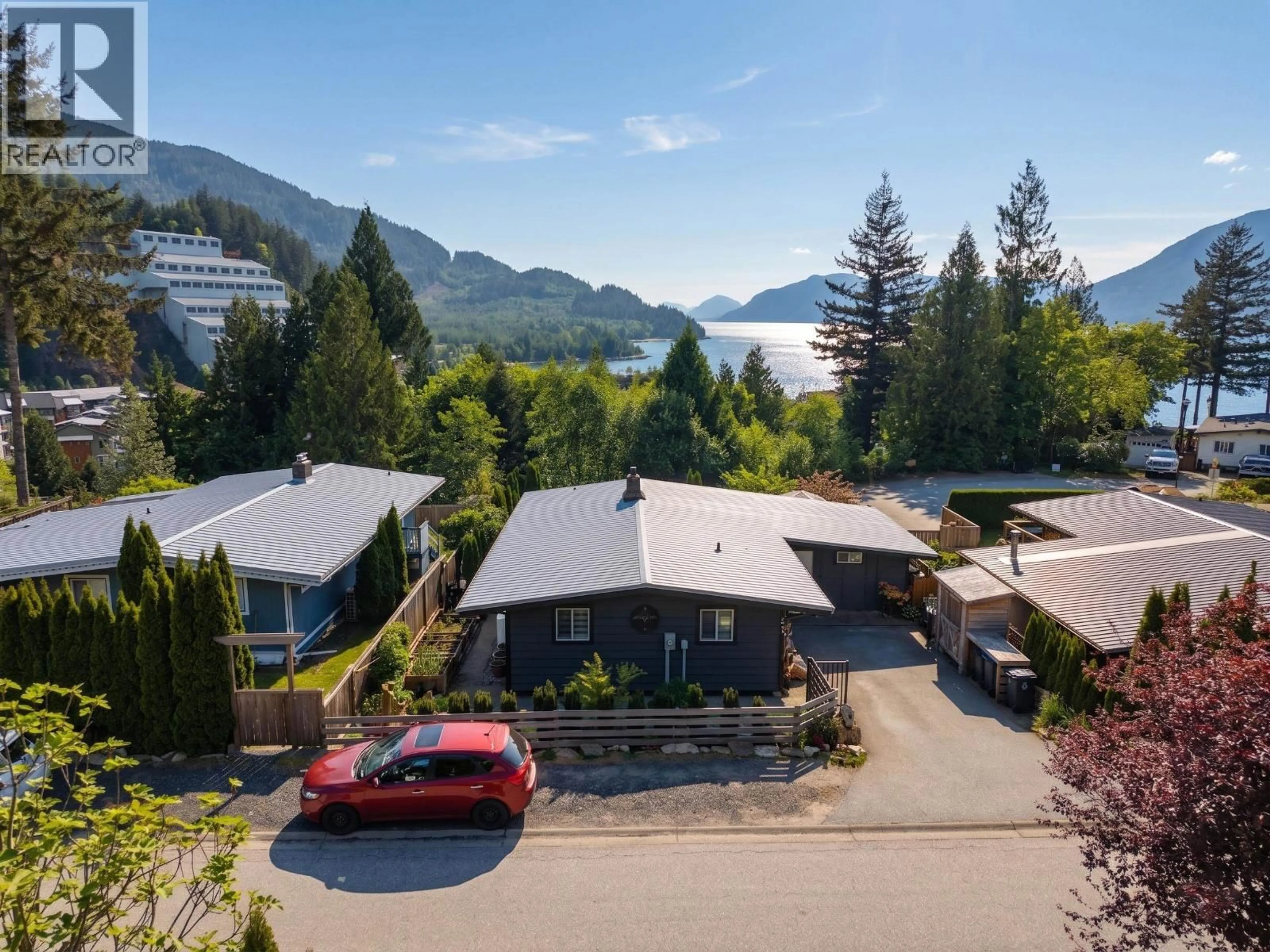 A pic from outside/outdoor area/front of a property/back of a property/a pic from drone, water/lake/river/ocean view for 624 LOWER CRESCENT, Britannia Beach British Columbia V8B1J1