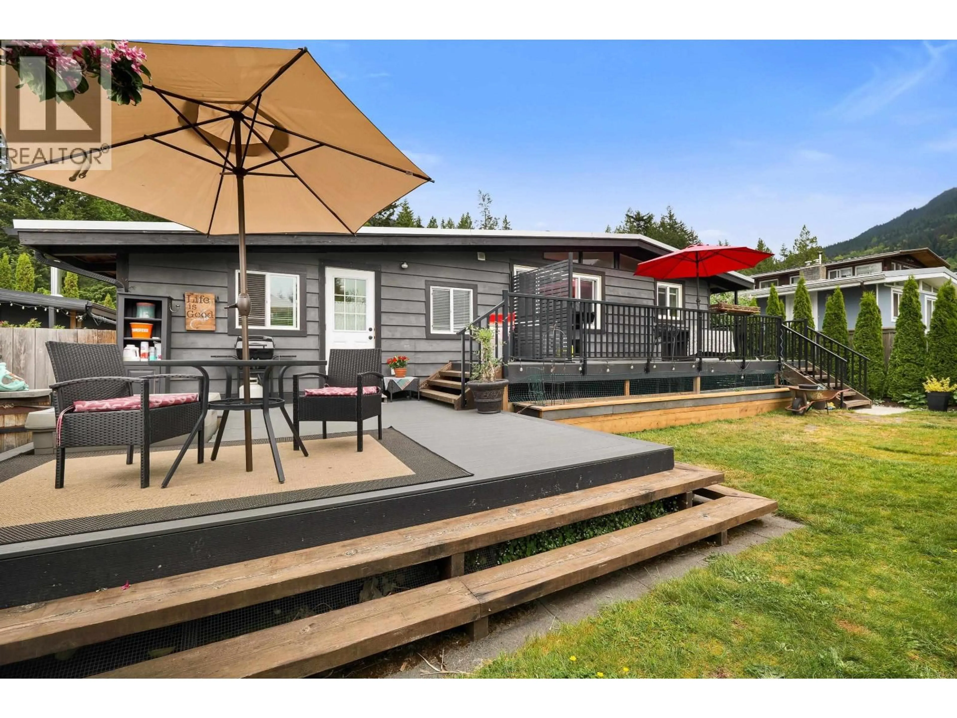 Patio, street for 624 LOWER CRESCENT, Britannia Beach British Columbia V8B1J1