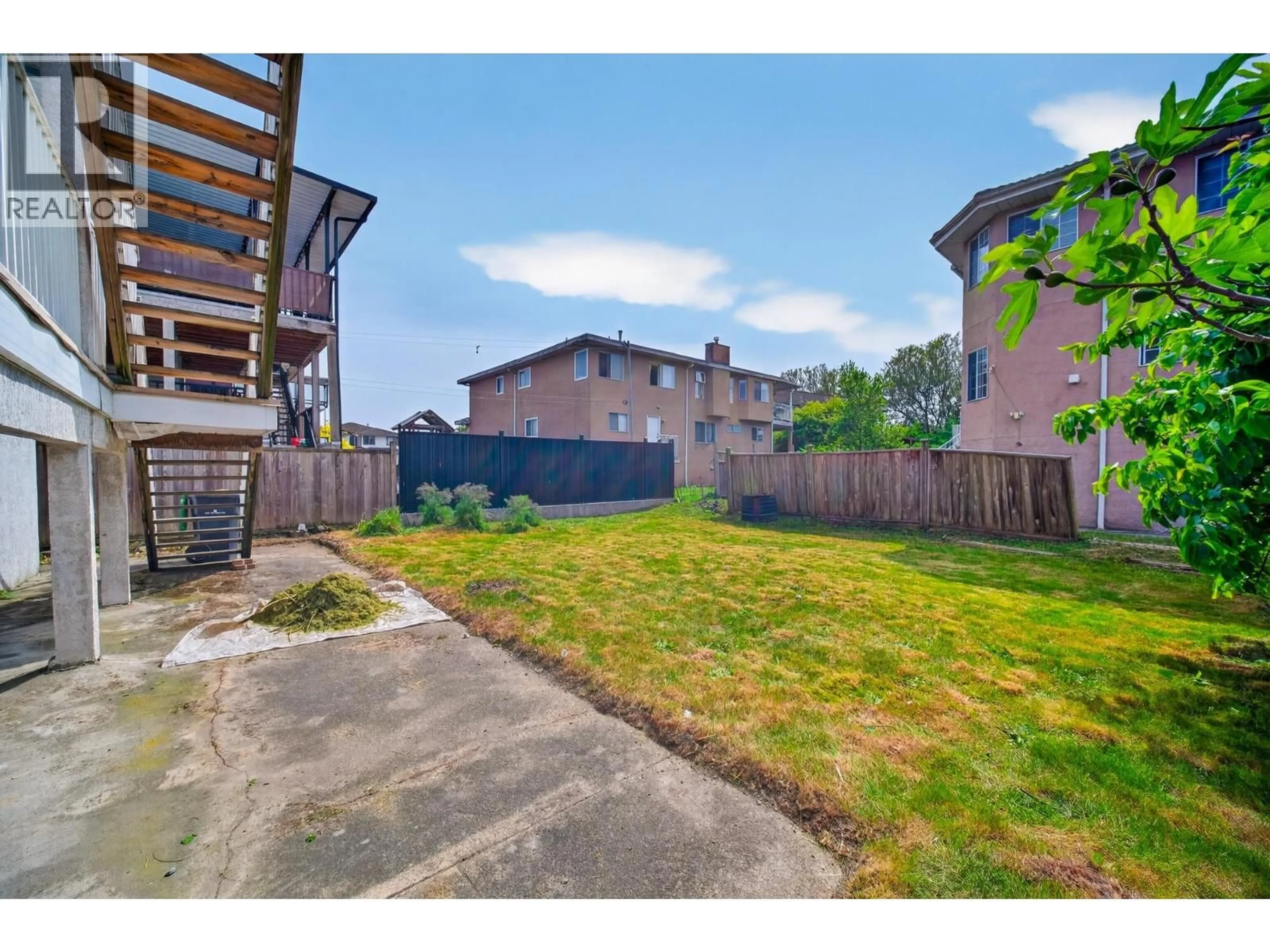 Patio, street for 330 WOOD STREET, New Westminster British Columbia V3M6P4