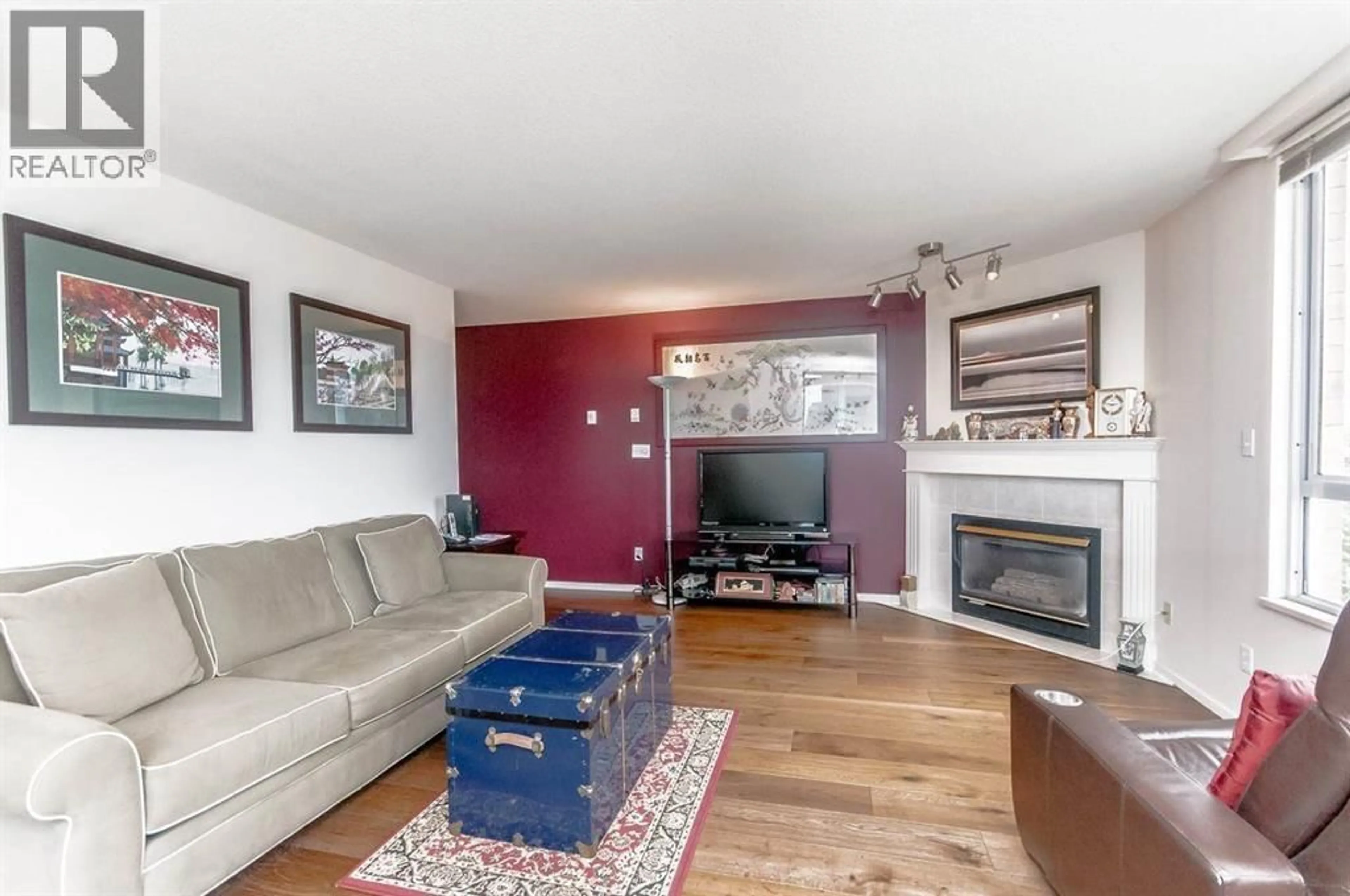 Living room with furniture, wood/laminate floor for 504 - 8280 WESTMINSTER HIGHWAY, Richmond British Columbia V6X3W3
