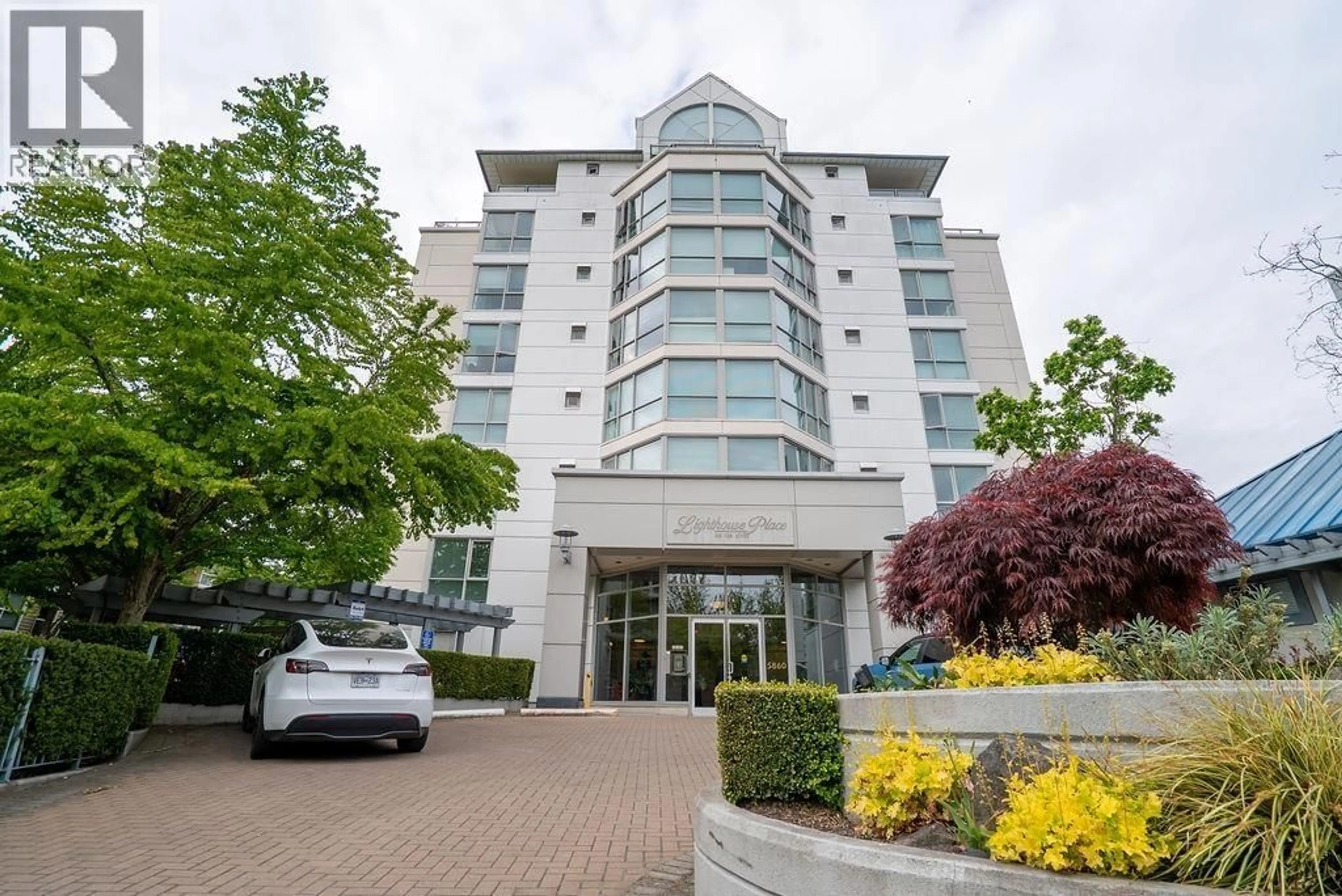 Indoor foyer for 106 - 5860 DOVER CRESCENT, Richmond British Columbia V7C5S6