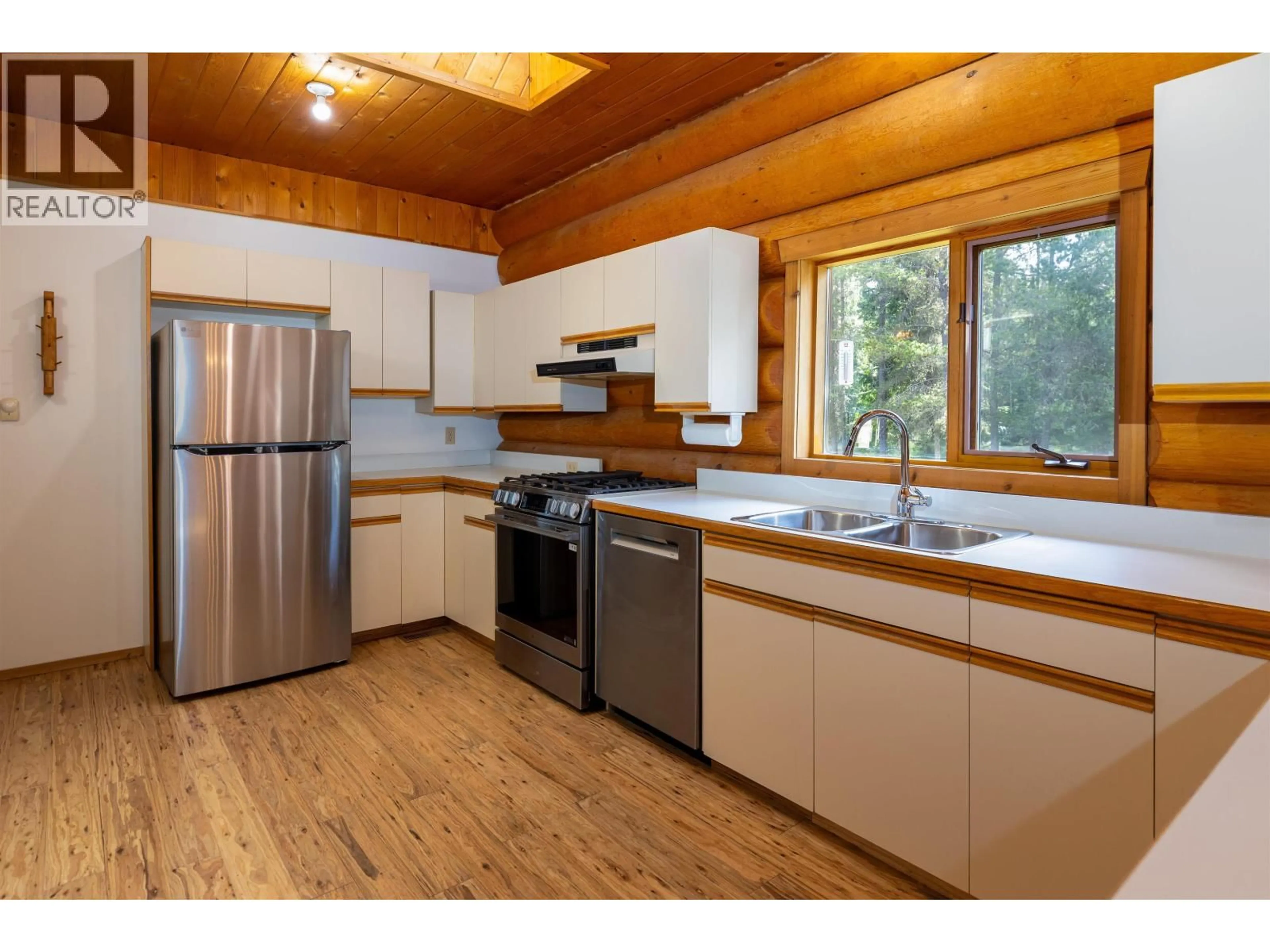Standard kitchen, wood/laminate floor for 3902 SPRING CREEK DRIVE, Terrace British Columbia V8G0C5