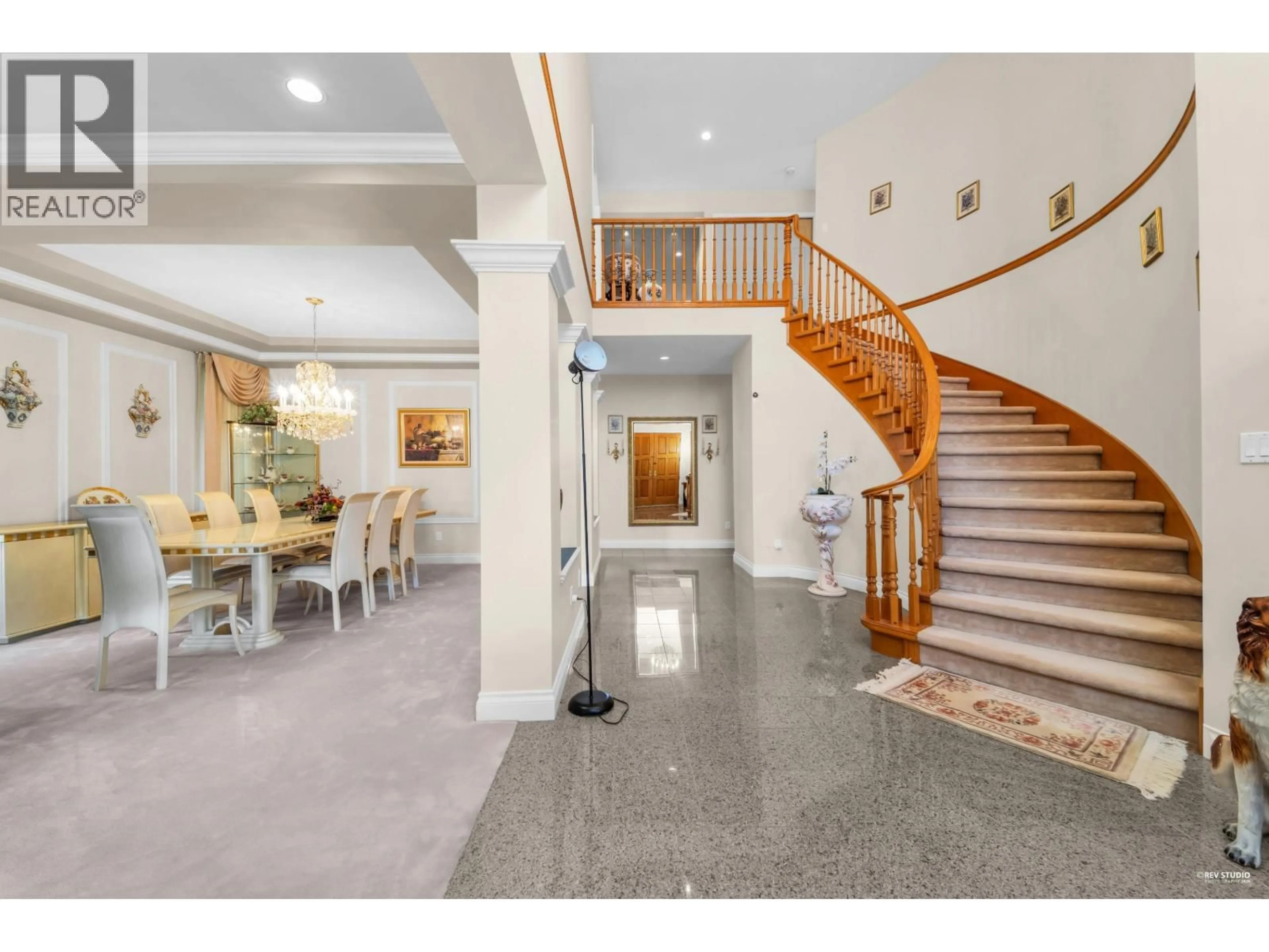 Indoor foyer for 7591 TWEEDSMUIR AVENUE, Richmond British Columbia V7A1L1