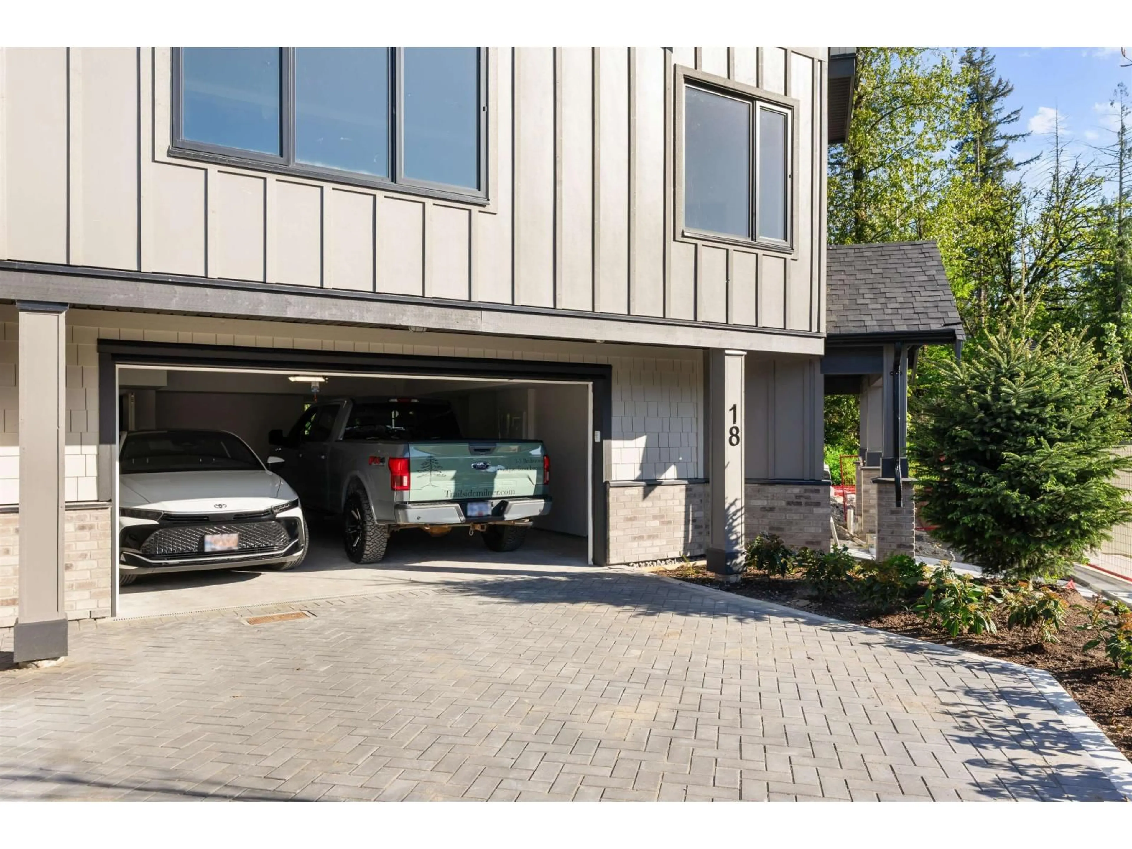 Indoor garage for 18 - 6828 208A STREET, Langley British Columbia V2Y2R7