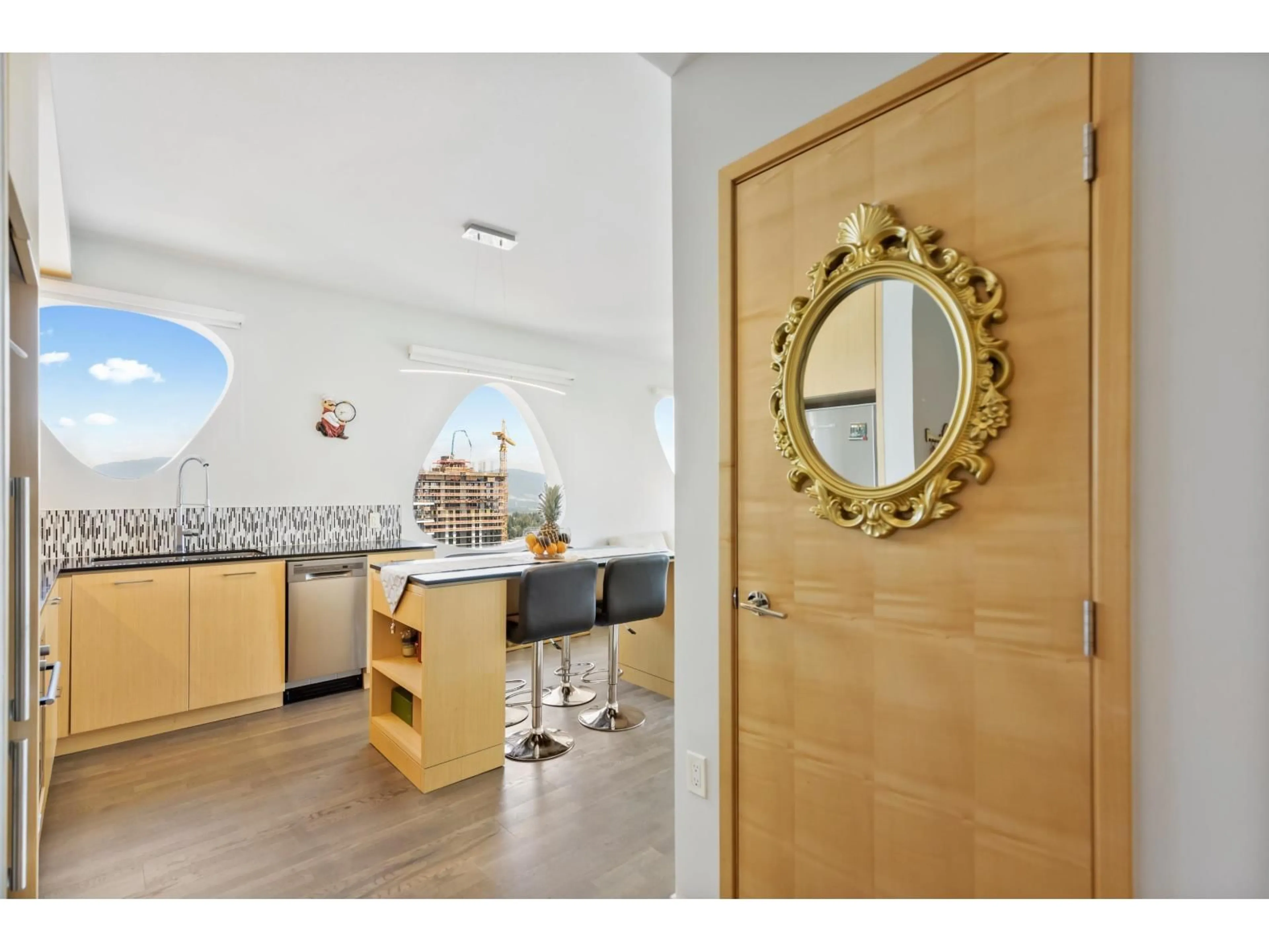 Indoor entryway for 3701 - 13495 CENTRAL AVENUE, Surrey British Columbia V3T0K2