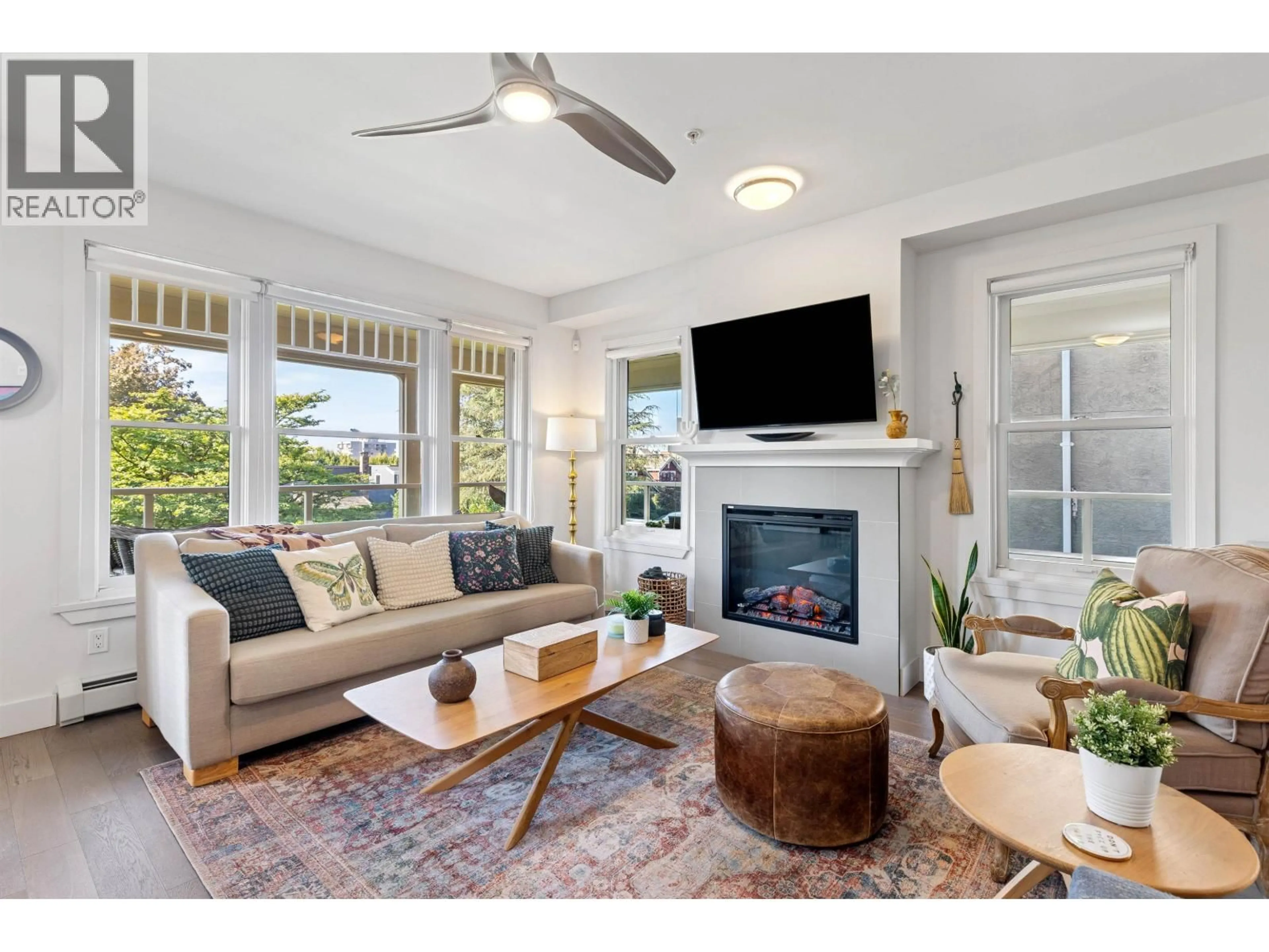 Living room with furniture, unknown for 1 & 2 - 244 5TH STREET, North Vancouver British Columbia V7L1L7