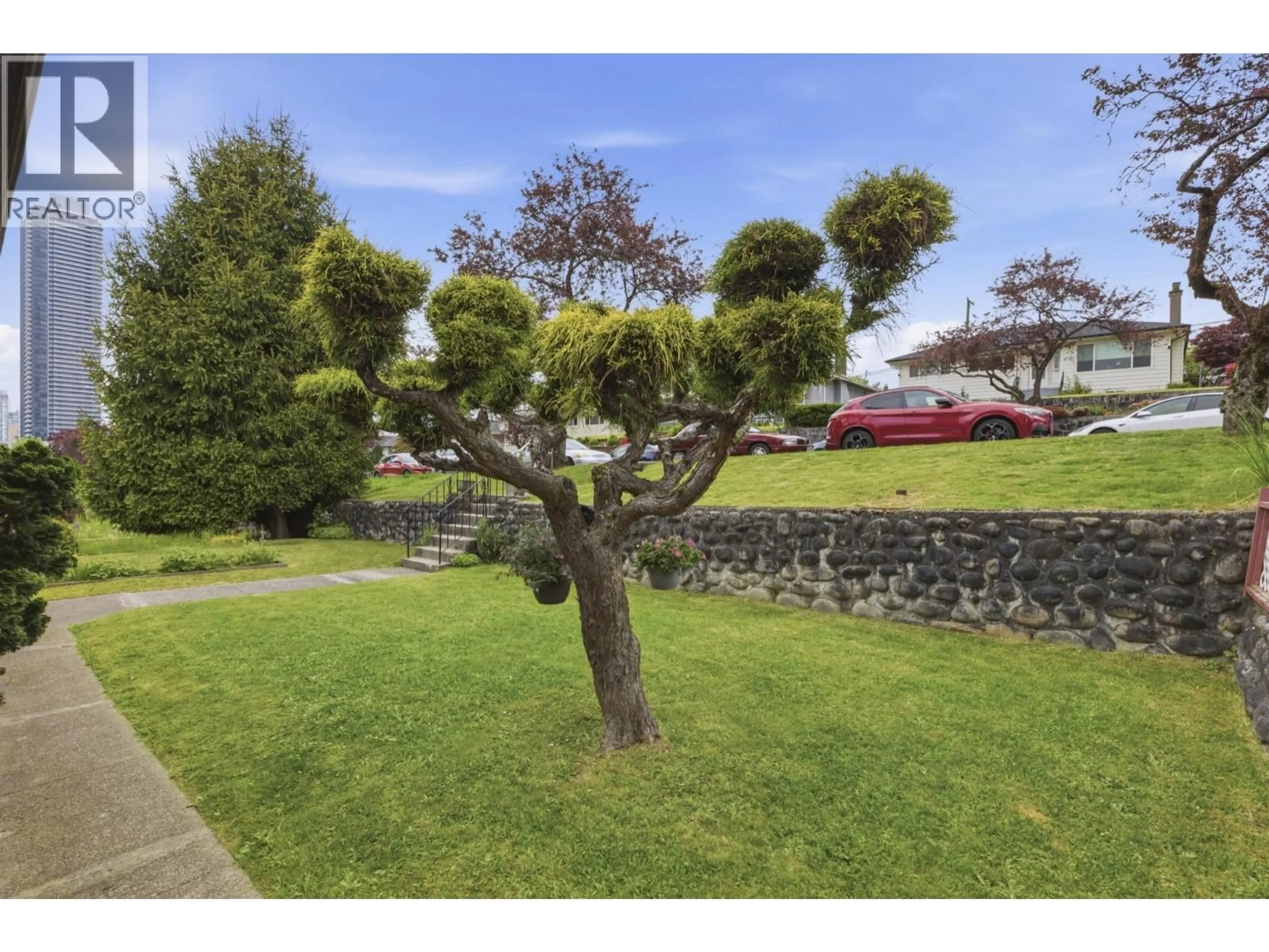 A pic from outside/outdoor area/front of a property/back of a property/a pic from drone, street for 4782 RIDGELAWN DRIVE, Burnaby British Columbia V5C3Y2