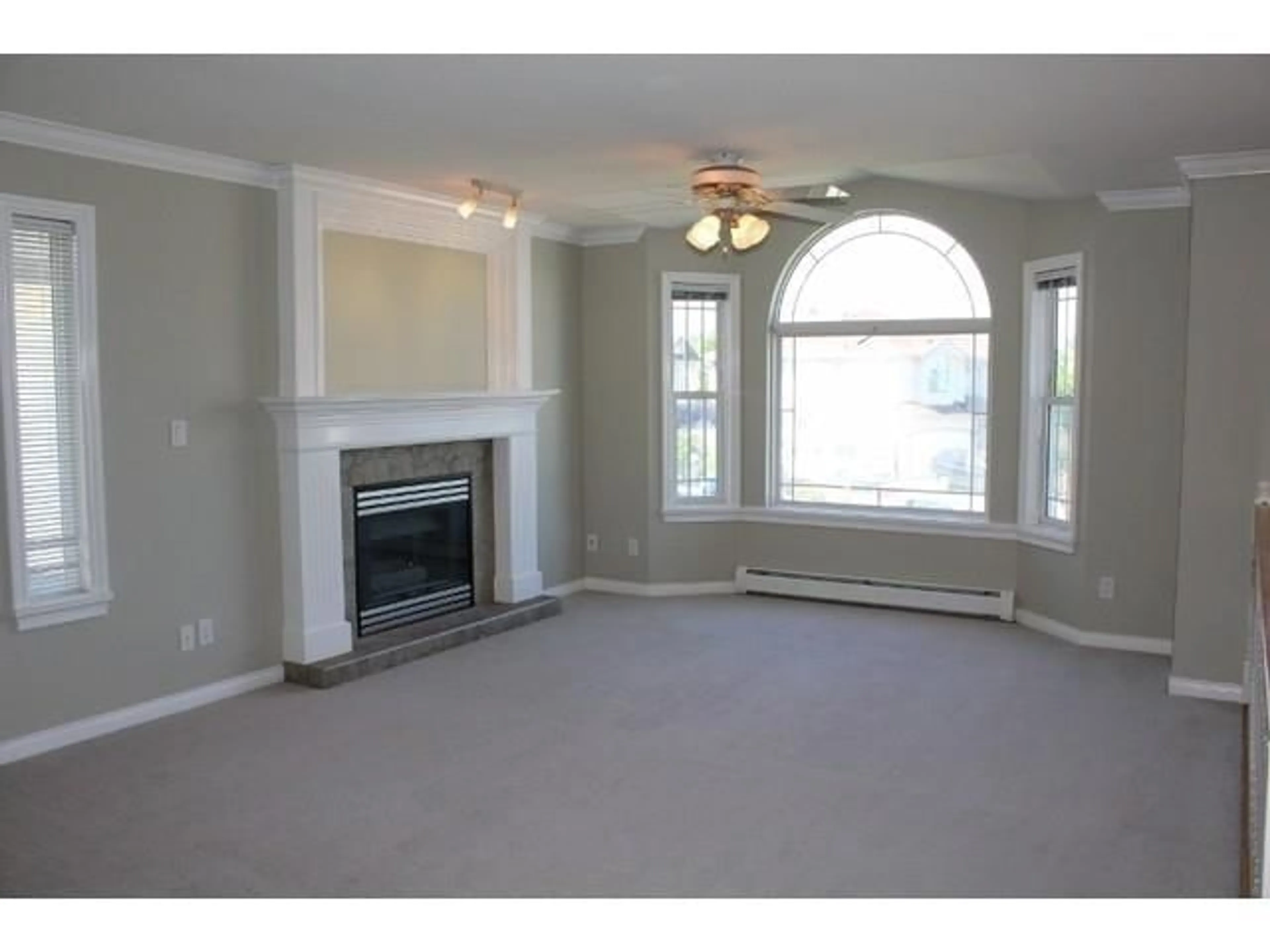 Living room with furniture, unknown for 21549 50A AVENUE, Langley British Columbia V3A8W4