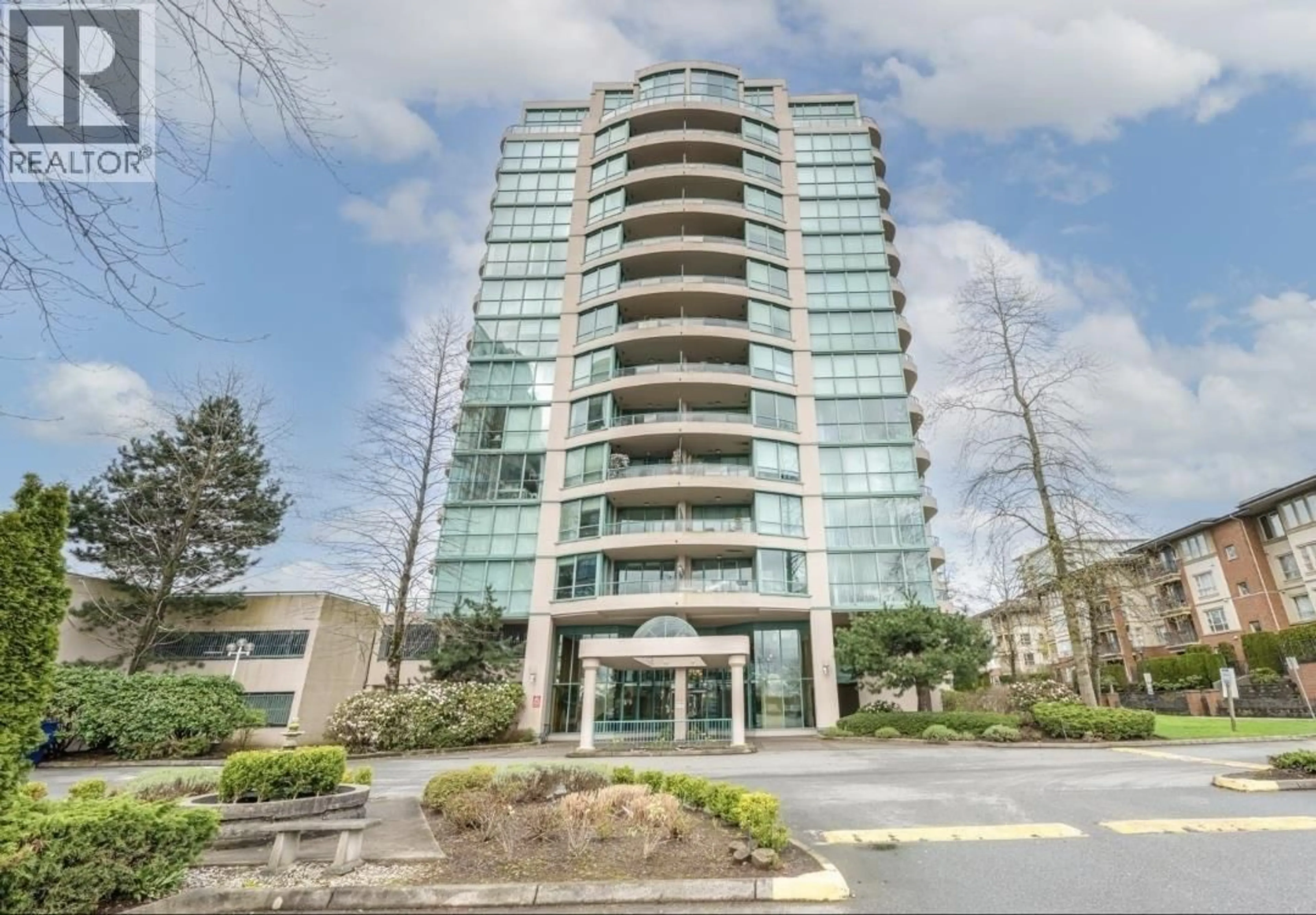 Indoor foyer for 703 - 8871 LANSDOWNE ROAD, Richmond British Columbia V6X3X8