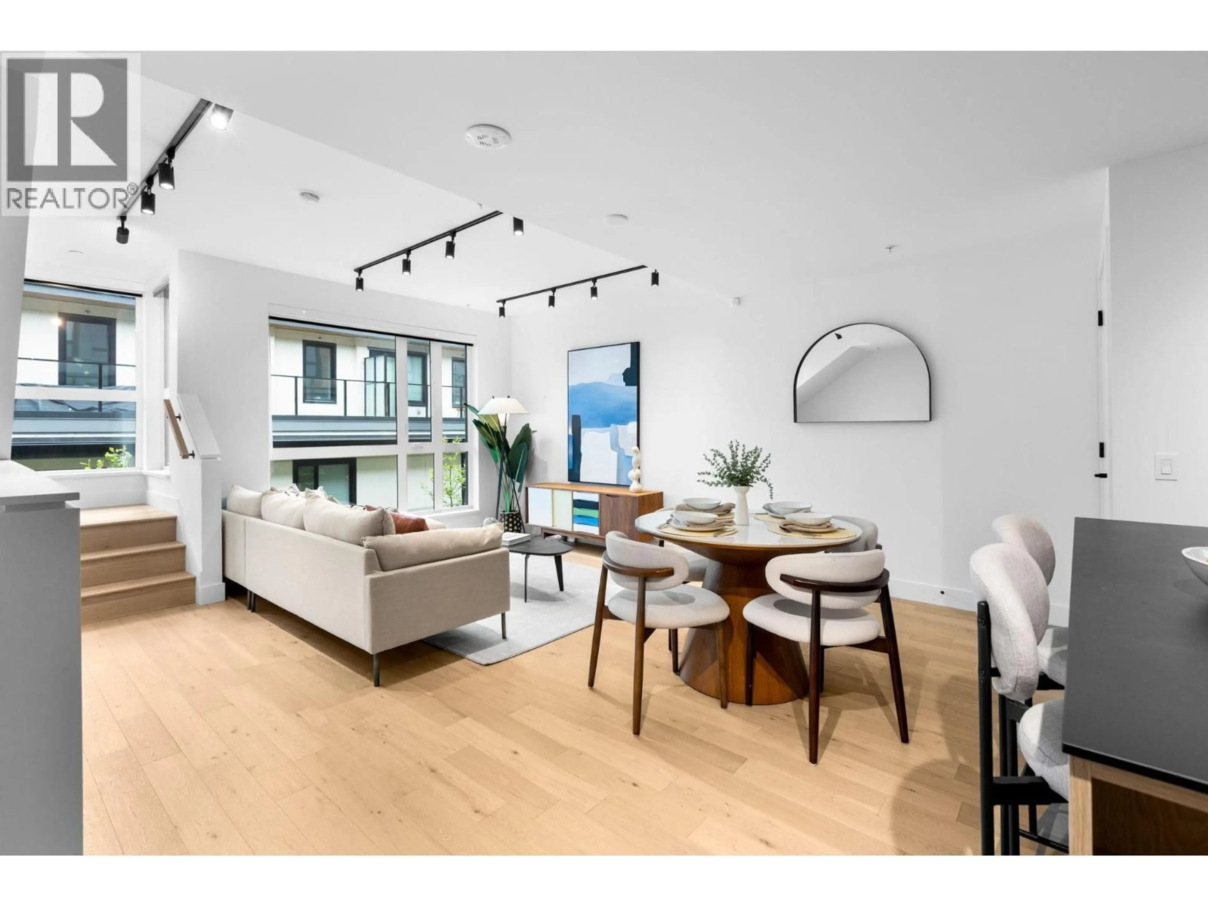 Unknown for 3956 DUMFRIES STREET, Vancouver British Columbia V5N0J1