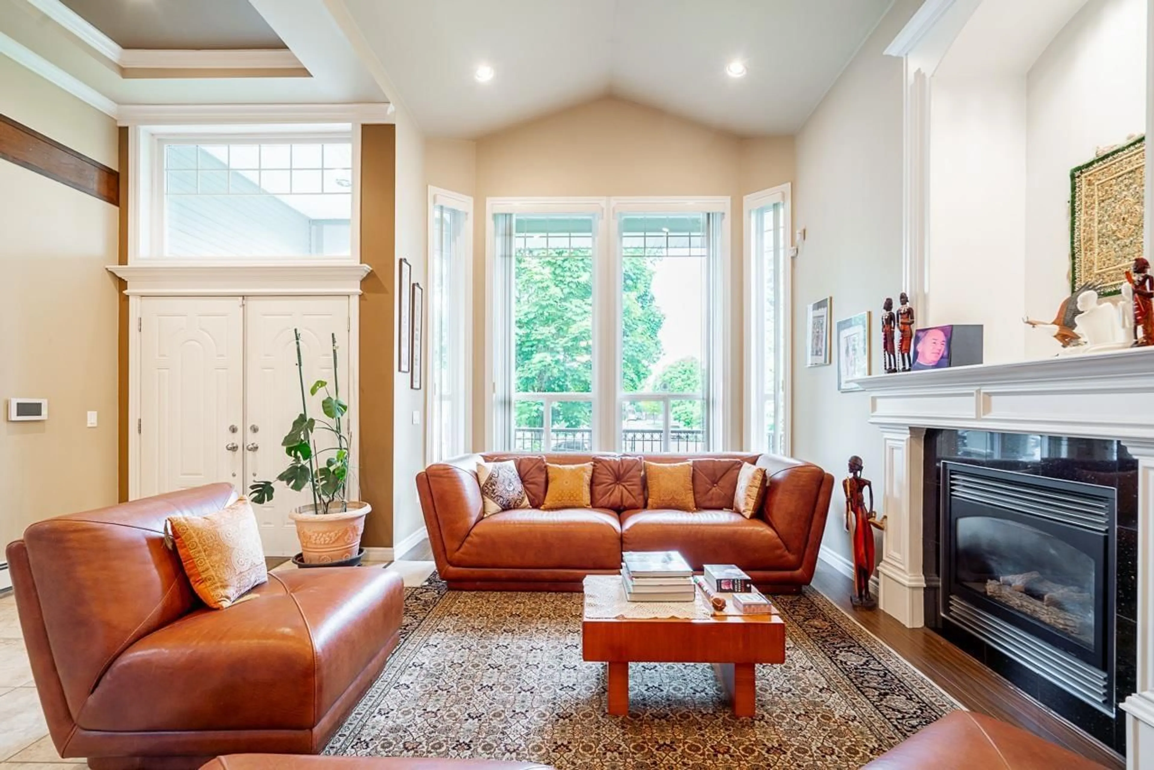 Living room with furniture, unknown for 15128 68A AVENUE, Surrey British Columbia V3S7Y7