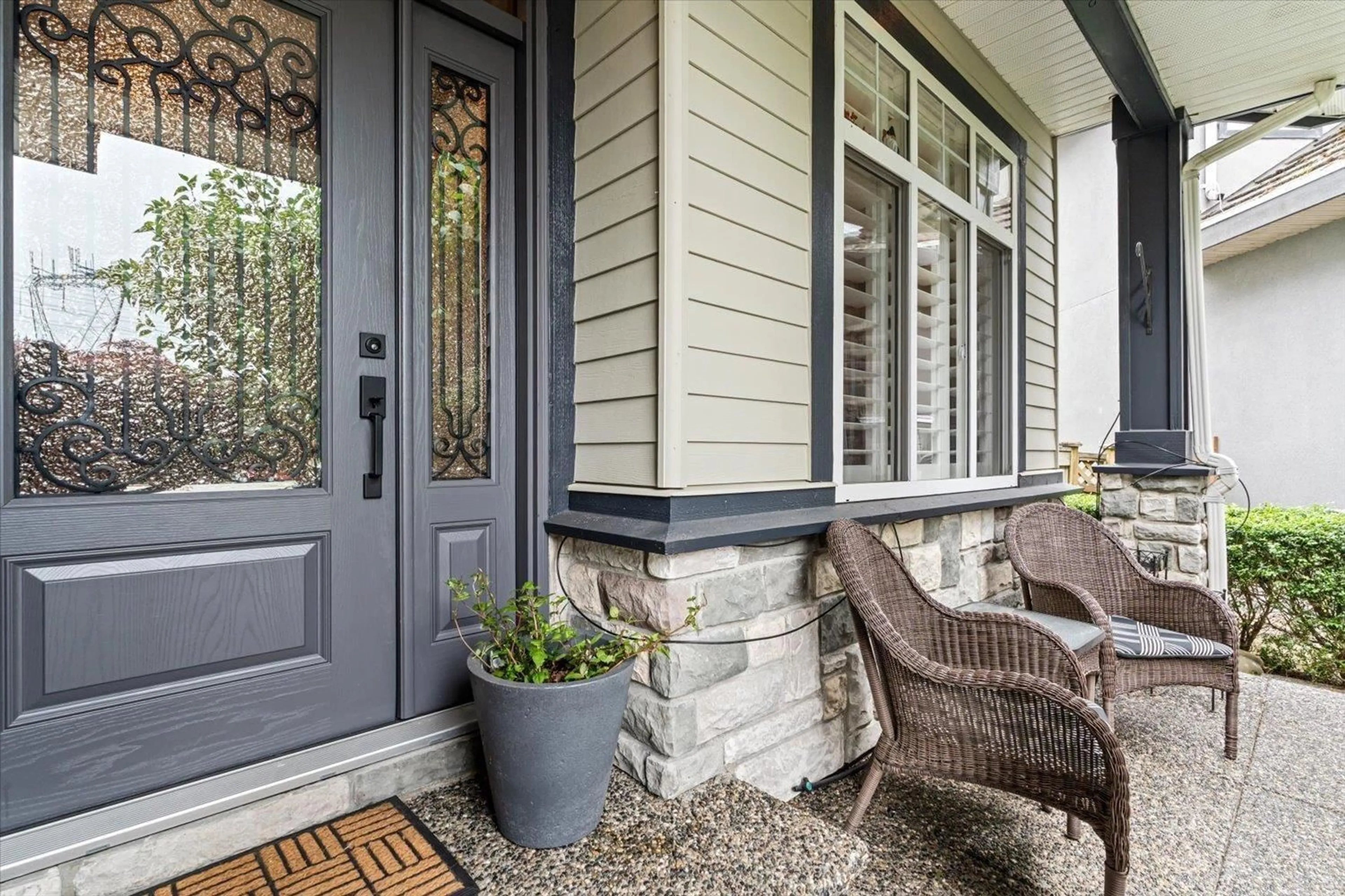 Indoor entryway for 14915 35 AVENUE, Surrey British Columbia V3S0T4