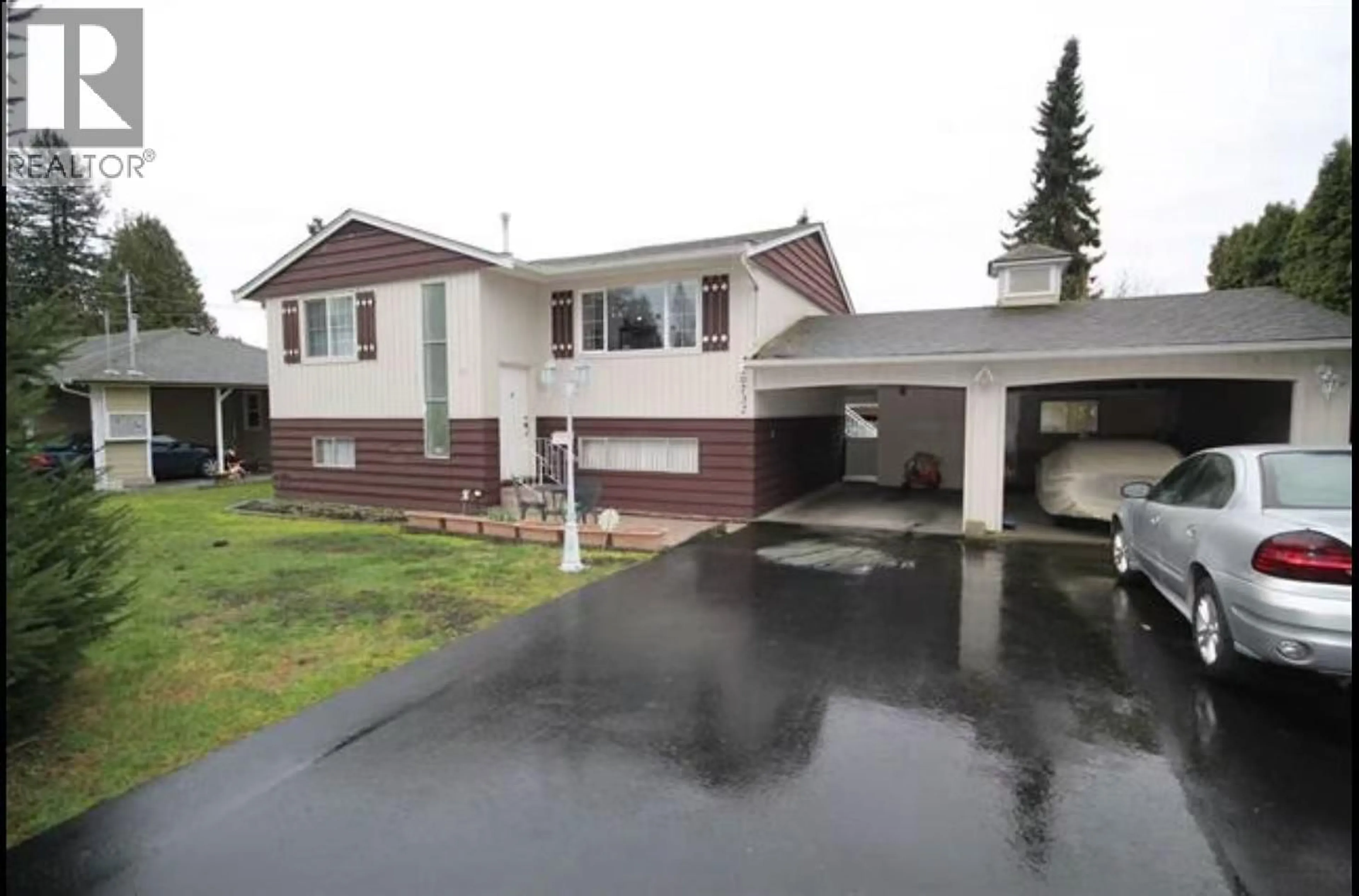 Home with vinyl exterior material, street for 20732 114 AVENUE, Maple Ridge British Columbia V2X1K1