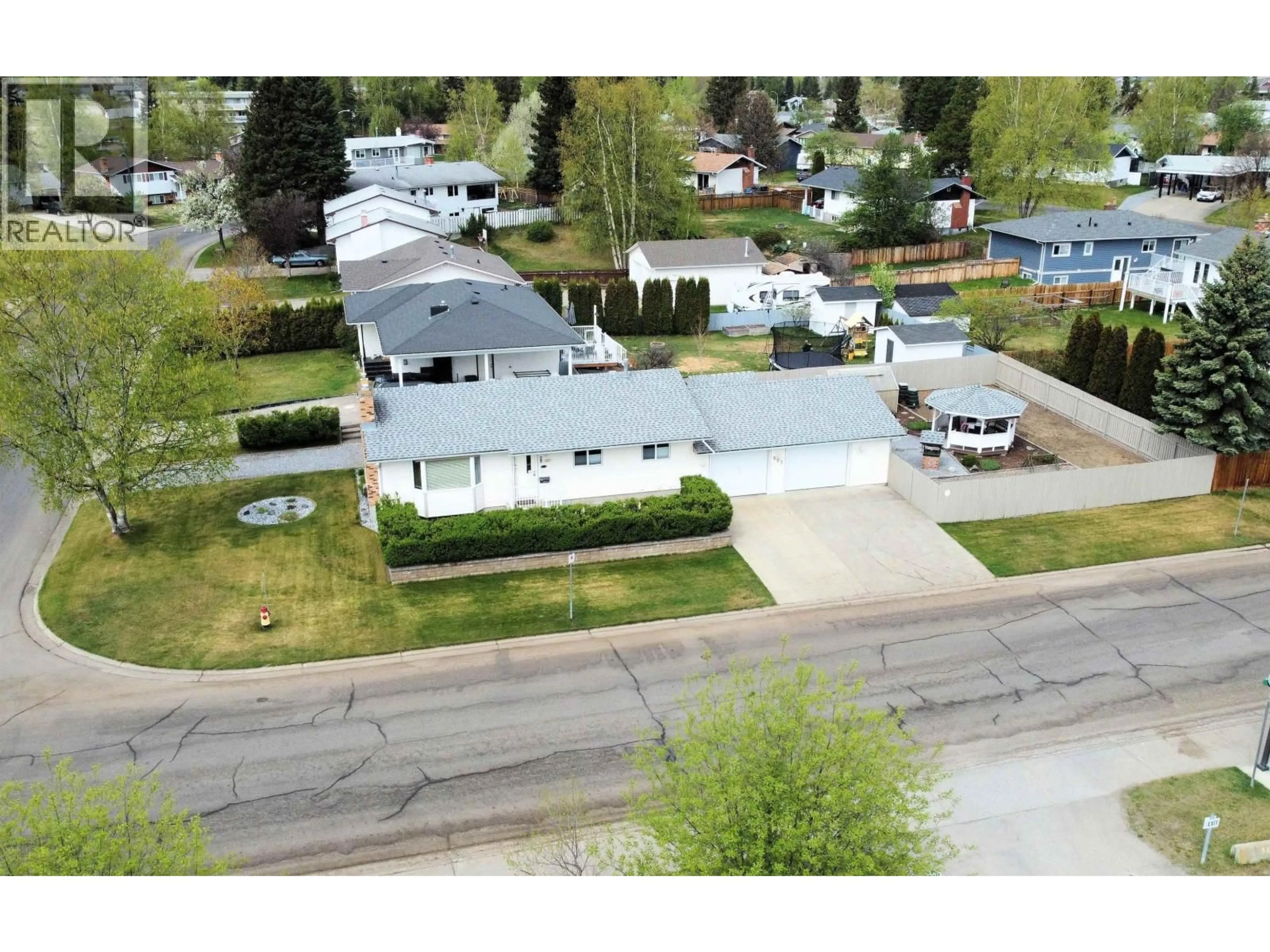 A pic from outside/outdoor area/front of a property/back of a property/a pic from drone, street for 957 KERRY STREET, Prince George British Columbia V2M6B9