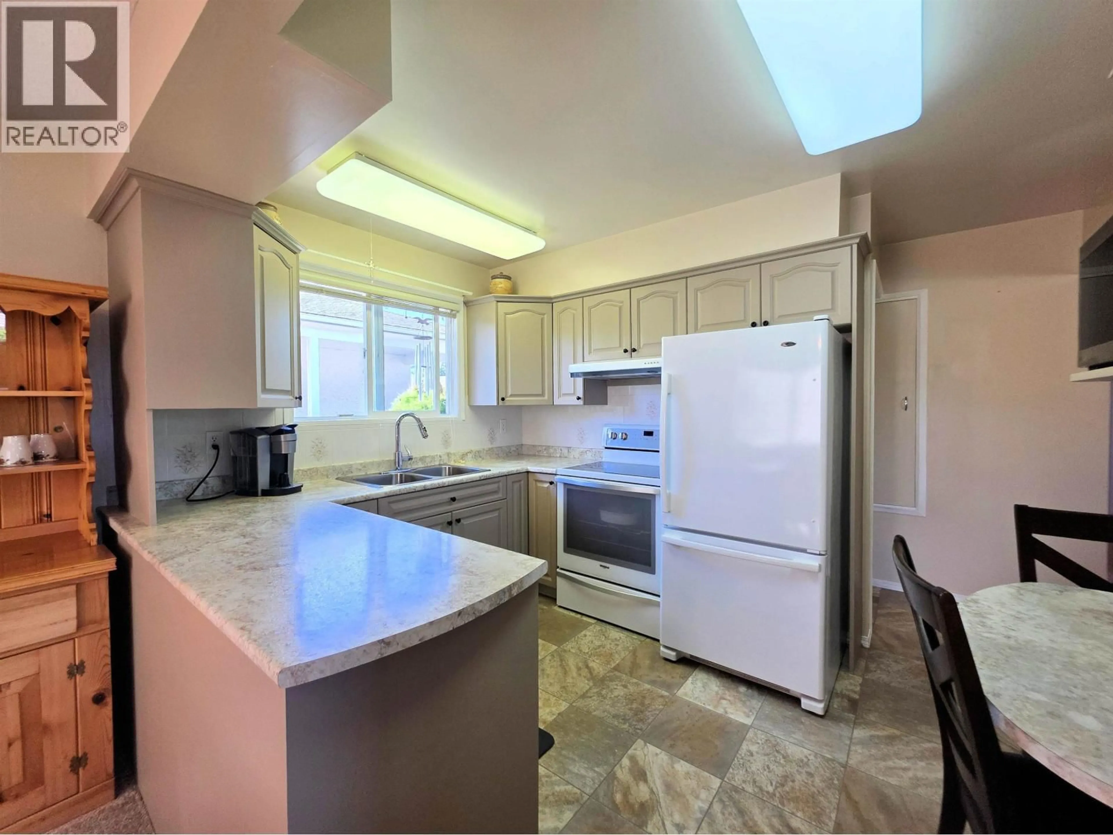 Standard kitchen, ceramic/tile floor for 957 KERRY STREET, Prince George British Columbia V2M6B9