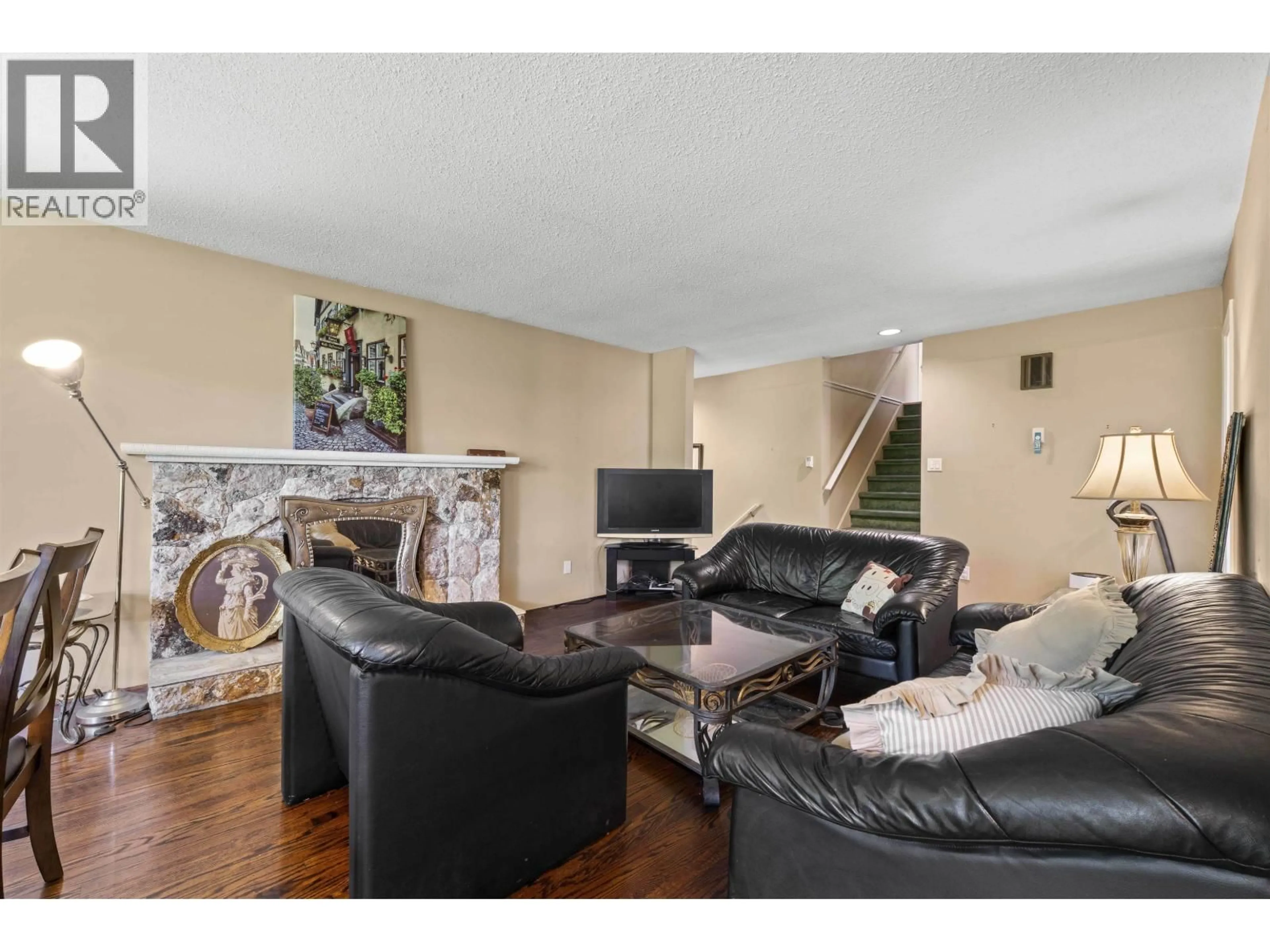 Living room with furniture, unknown for 9560 GLENDOWER DRIVE, Richmond British Columbia V7A2Y5