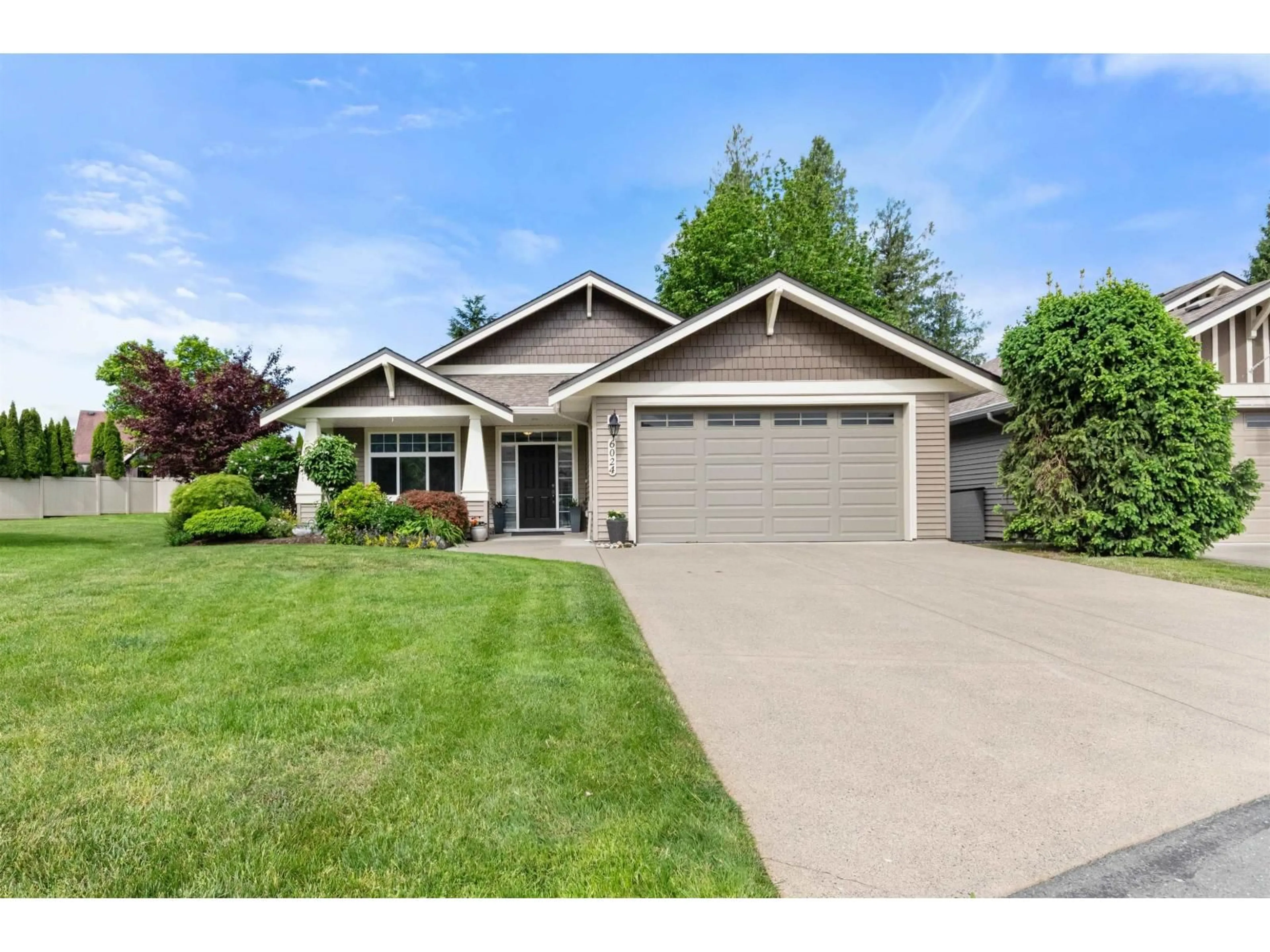 Home with vinyl exterior material, street for 6024 HUNTER CREEK CRESCENT, Chilliwack British Columbia V2R0B7