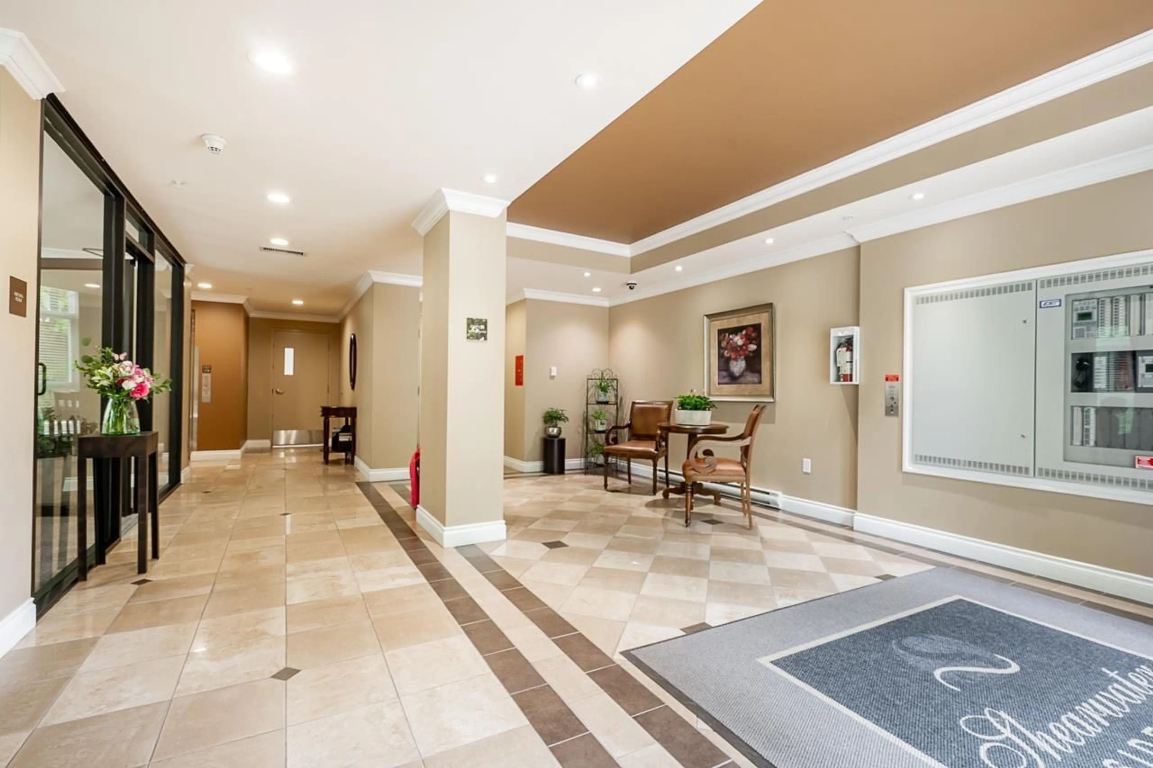 Lobby for 603 - 15445 VINE AVENUE, White Rock British Columbia V4B2T3