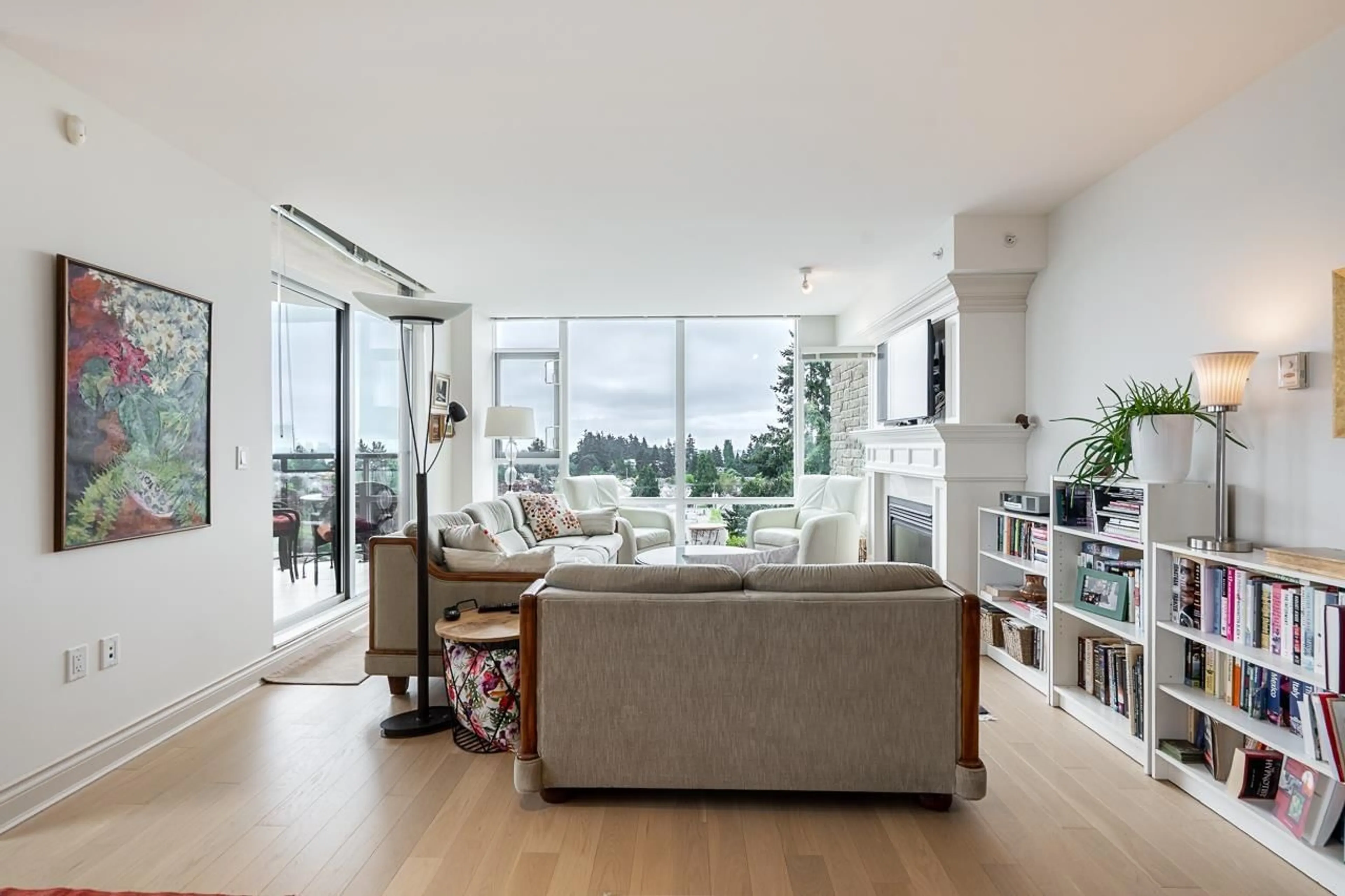 Living room with furniture, unknown for 603 - 15445 VINE AVENUE, White Rock British Columbia V4B2T3