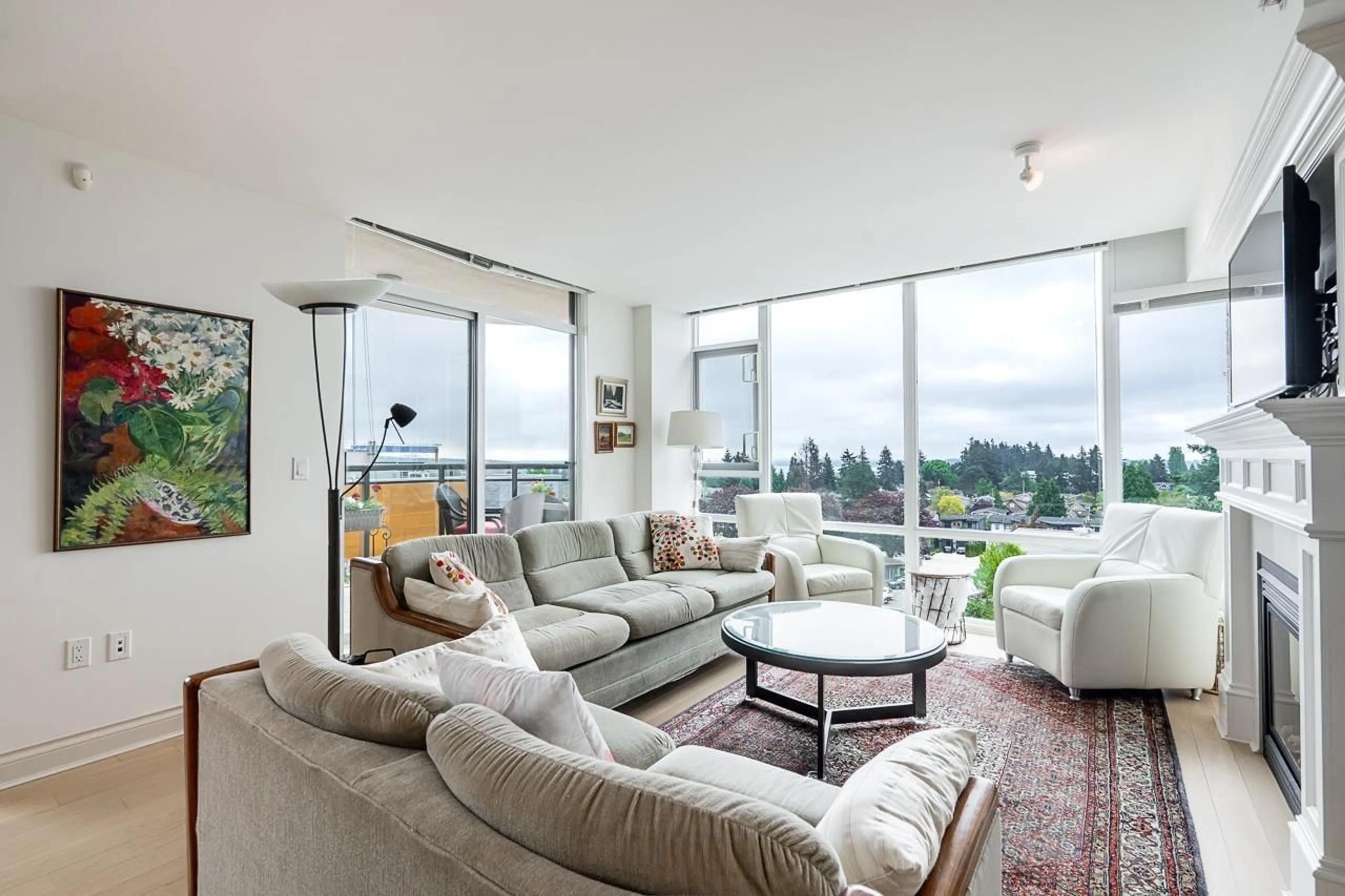 Living room with furniture, unknown for 603 - 15445 VINE AVENUE, White Rock British Columbia V4B2T3