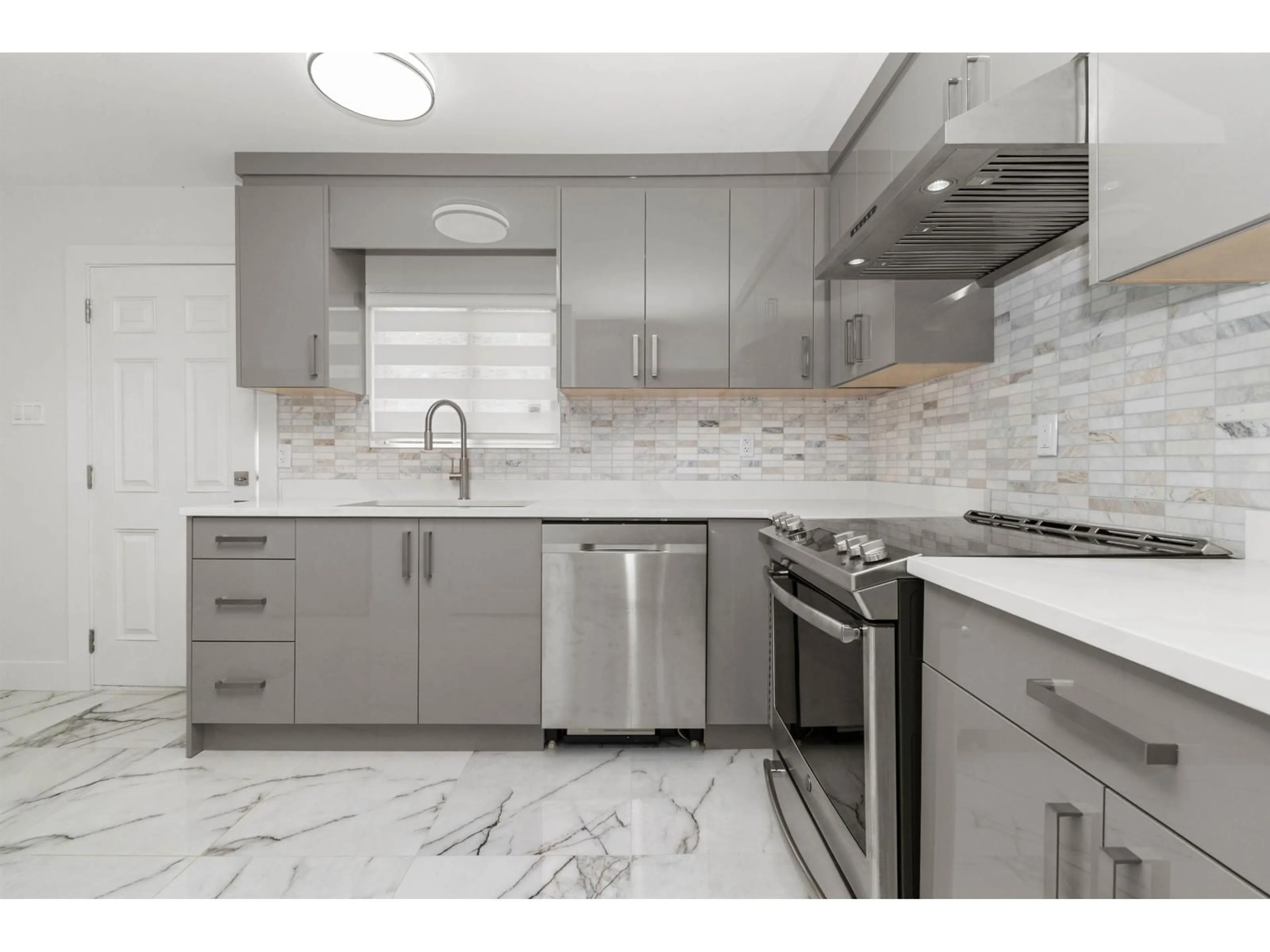 Contemporary kitchen, ceramic/tile floor for 8881 NOWELL STREET, Chilliwack British Columbia V2P4X3