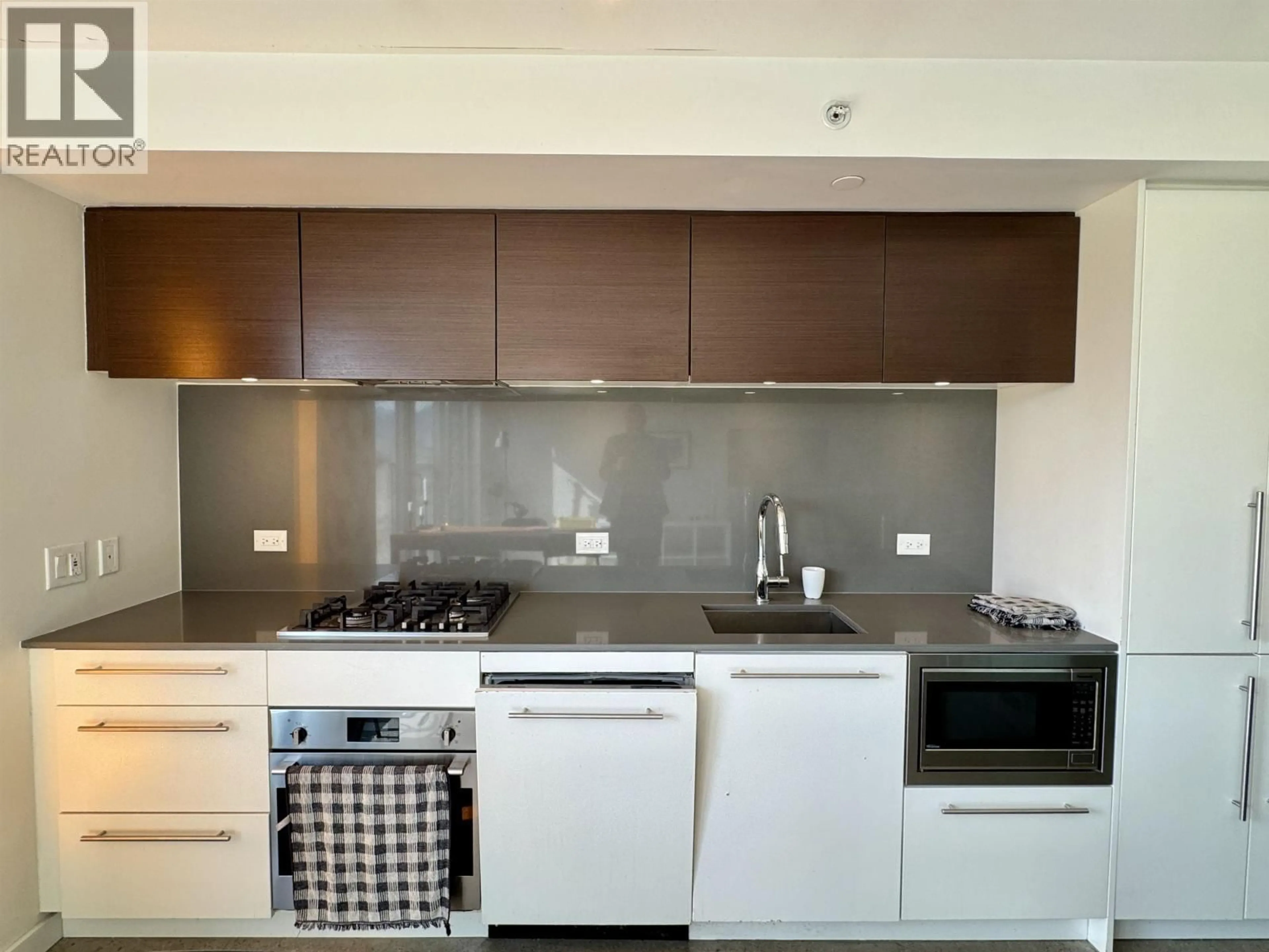 Standard kitchen, unknown for 803 - 150 CORDOVA STREET, Vancouver British Columbia V6A0E7