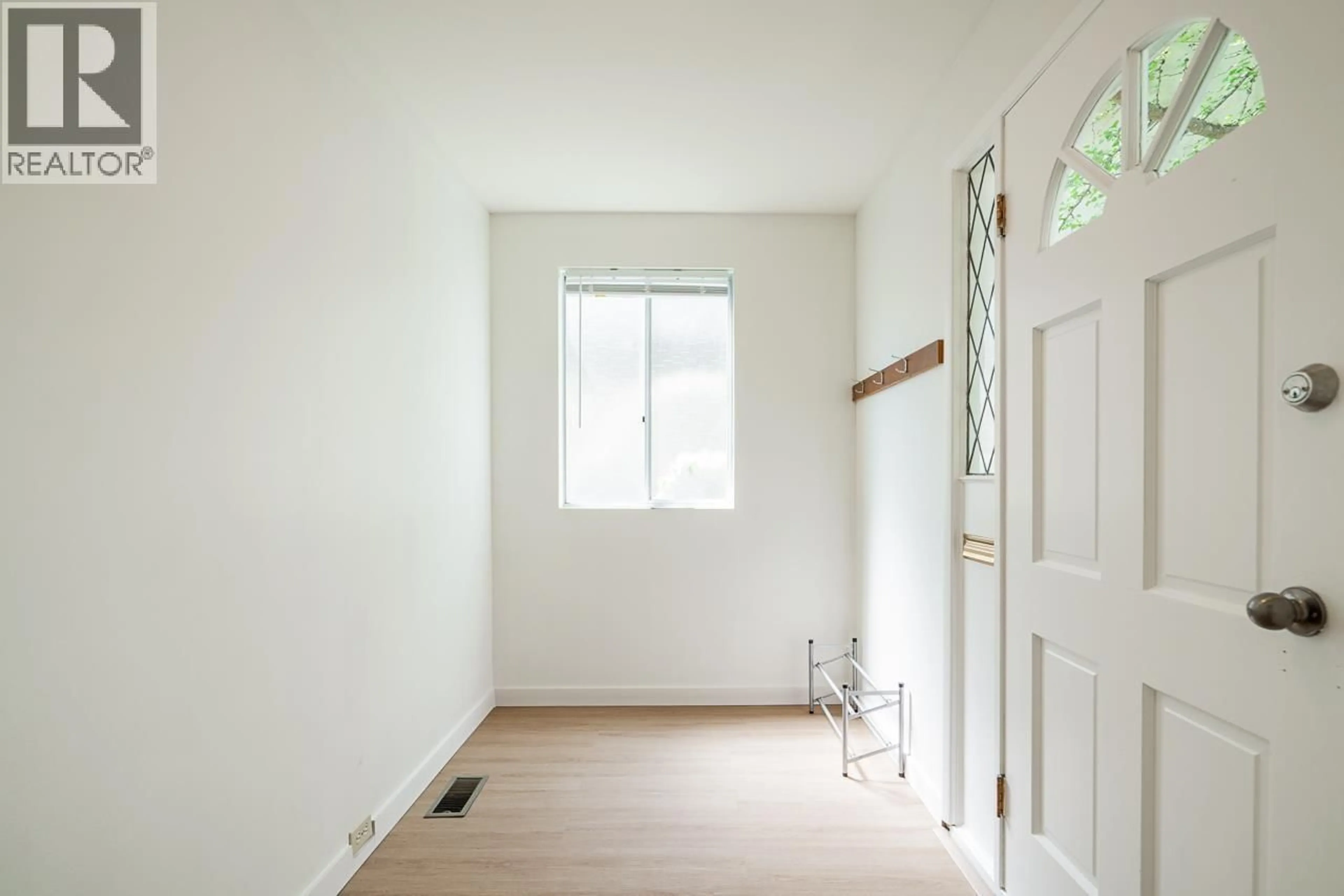 Indoor entryway for 2720 24TH AVENUE, Vancouver British Columbia V6L1R1