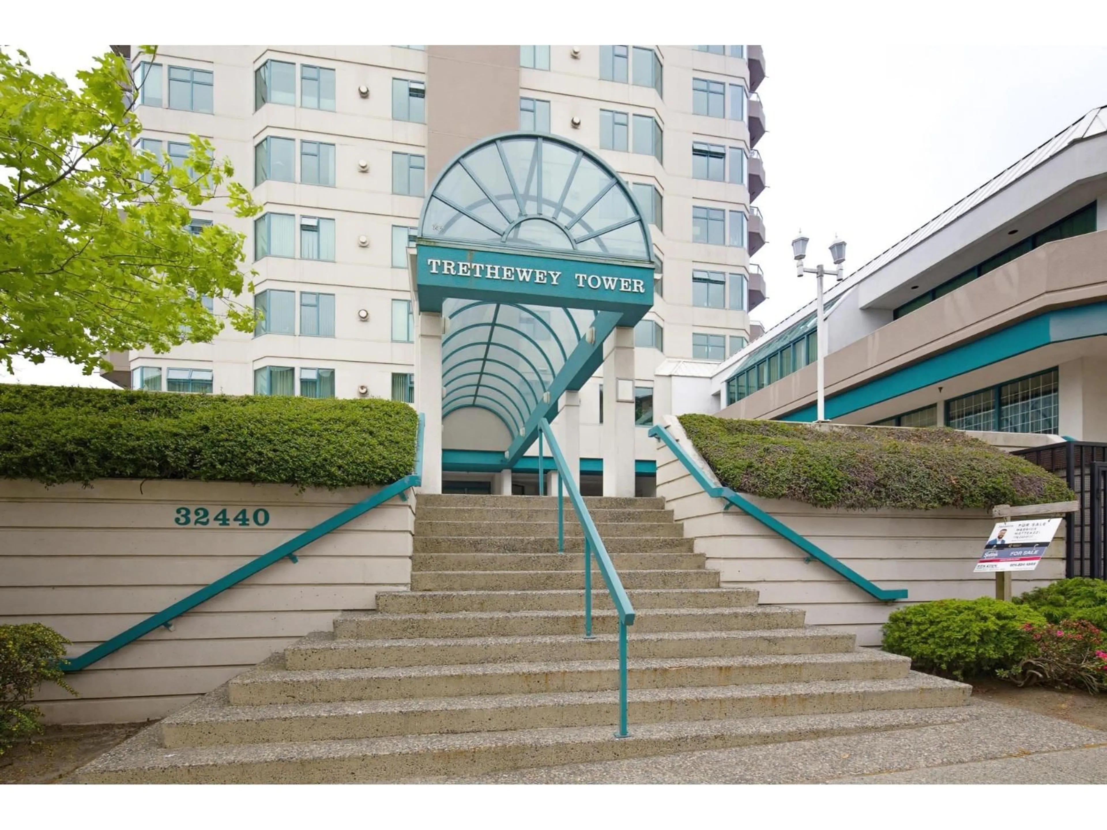 Indoor foyer for 703 - 32440 SIMON AVENUE, Abbotsford British Columbia V2T5R3