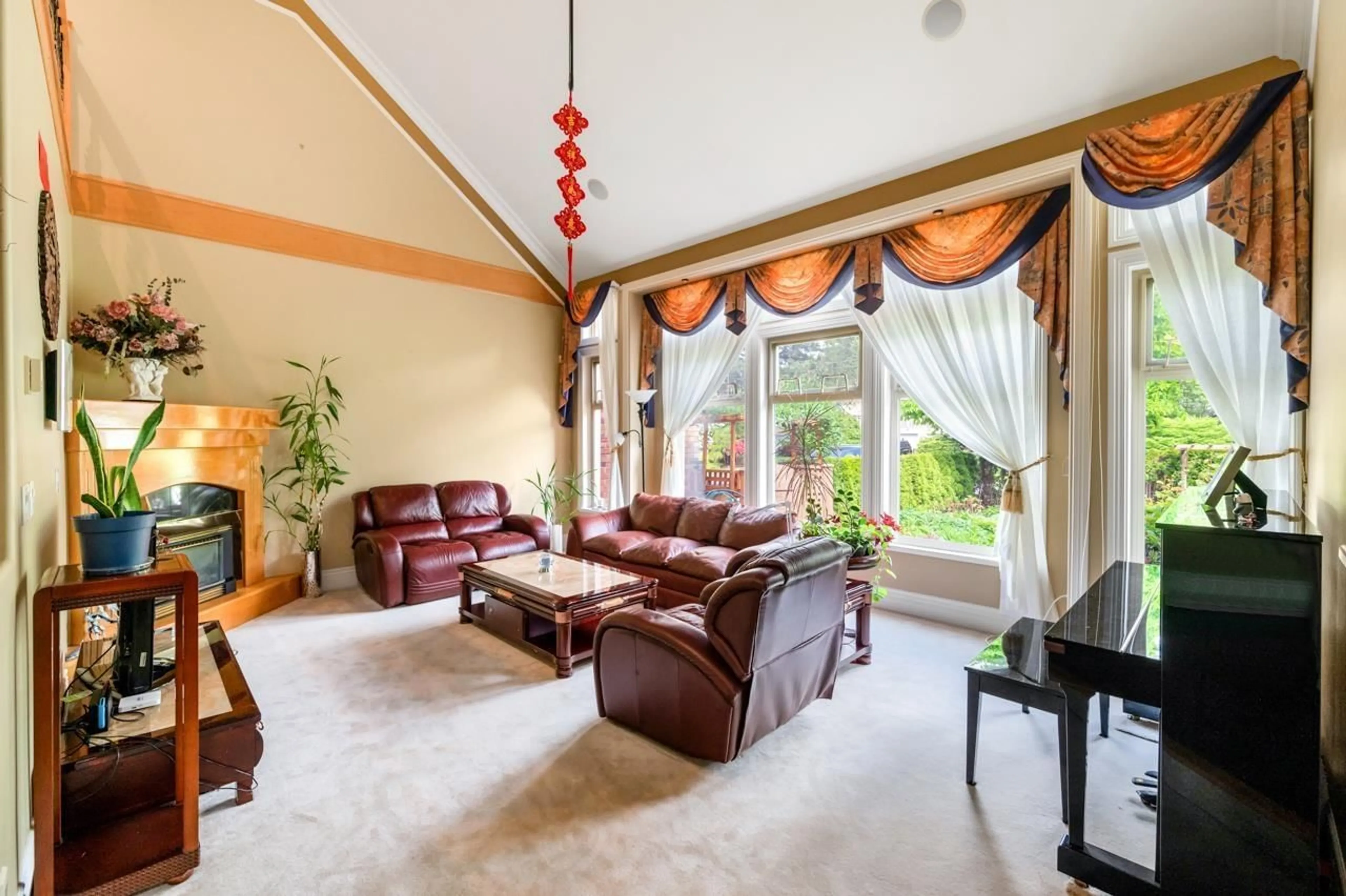 Living room with furniture, unknown for 6561 MCKENZIE DRIVE, Delta British Columbia V4E1P1