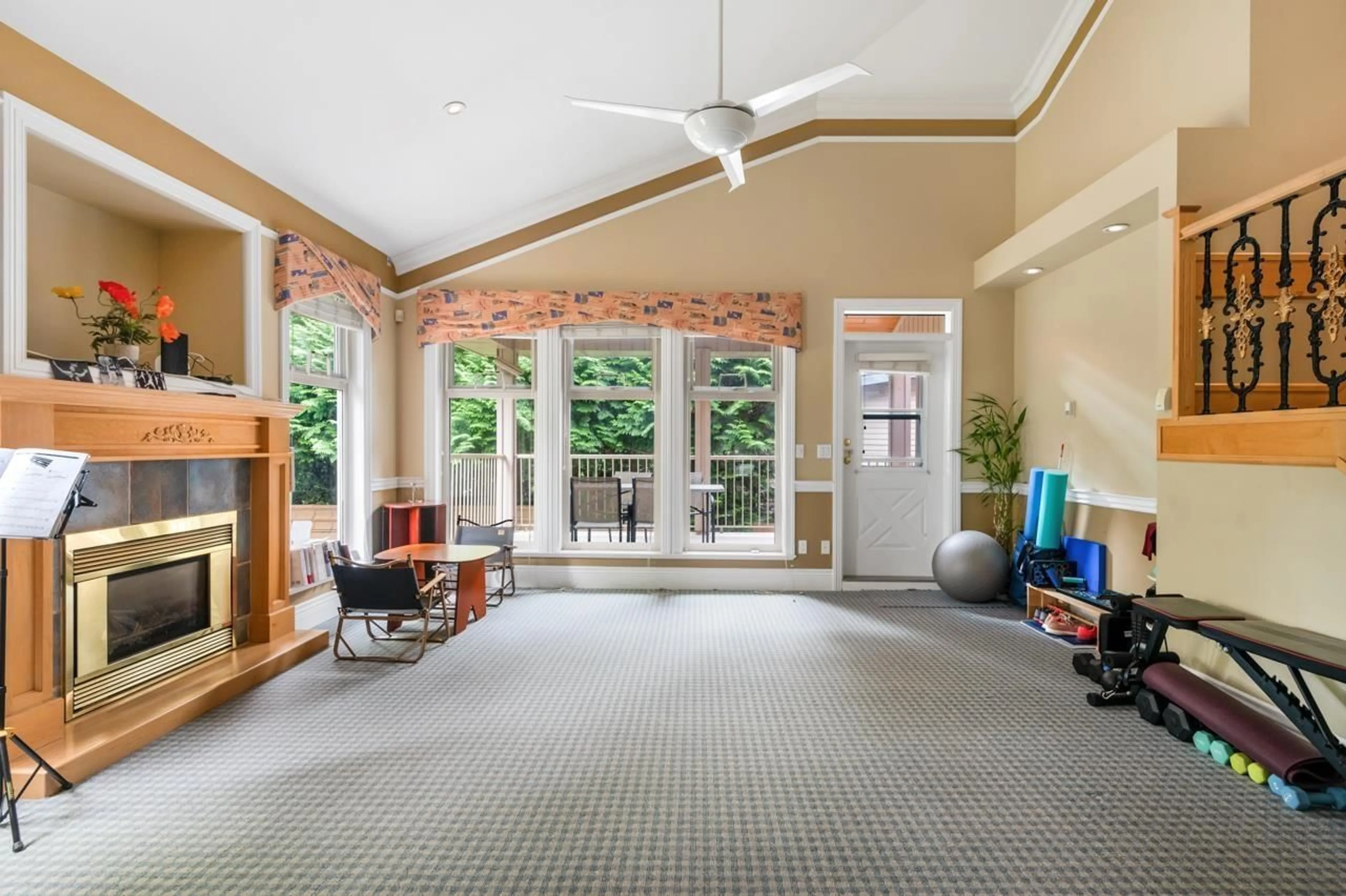 Indoor foyer for 6561 MCKENZIE DRIVE, Delta British Columbia V4E1P1