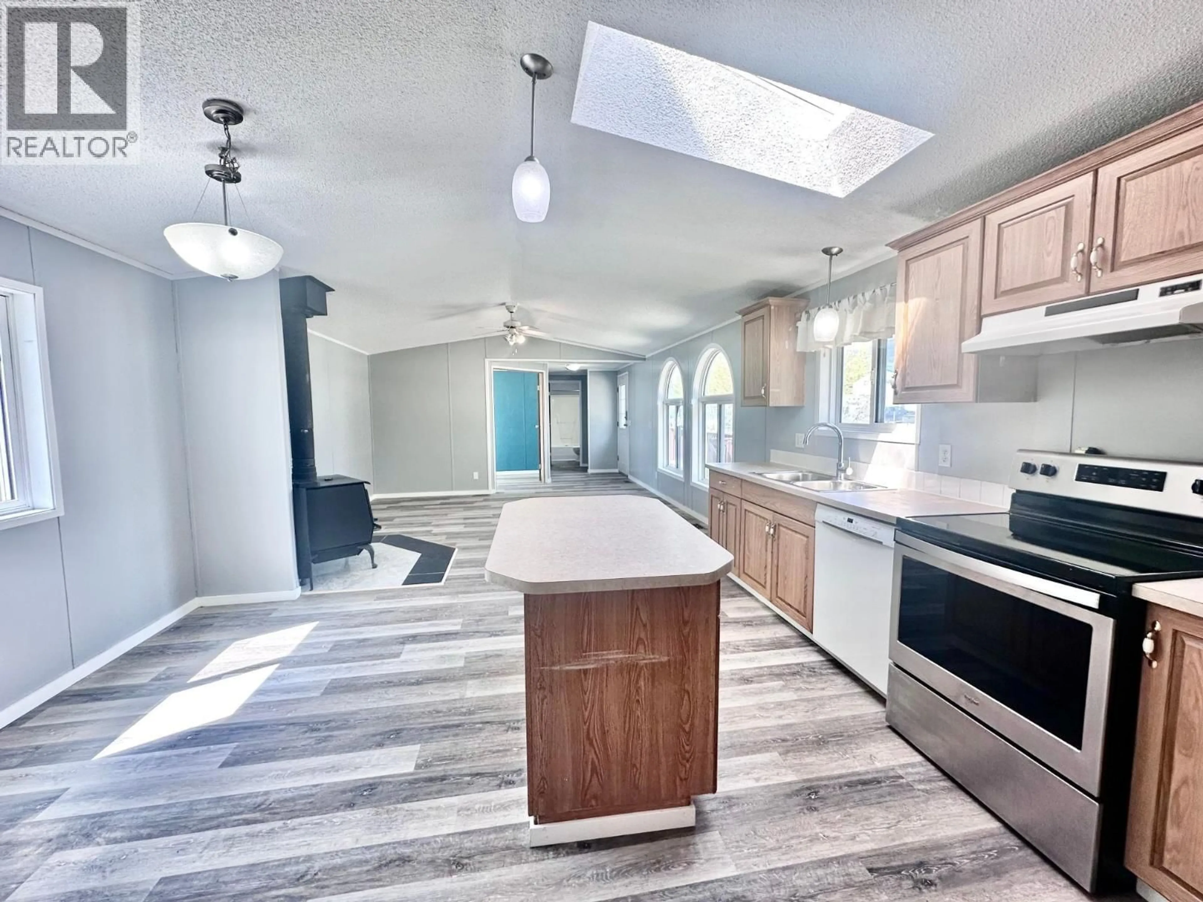 Open concept kitchen, unknown for 845 BEAVEN CRESCENT, Valemount British Columbia V0E2Z0