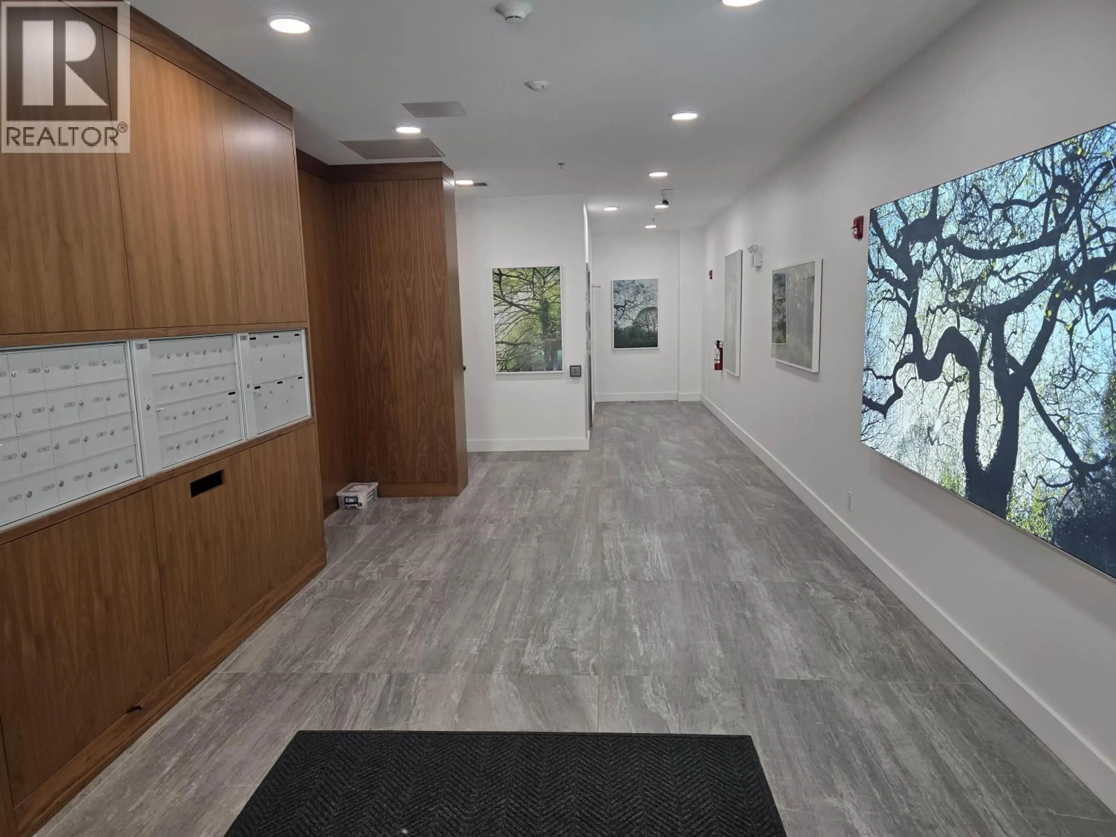 Indoor foyer for 206 - 1870 DOWAD DRIVE, Squamish British Columbia V8B1C4