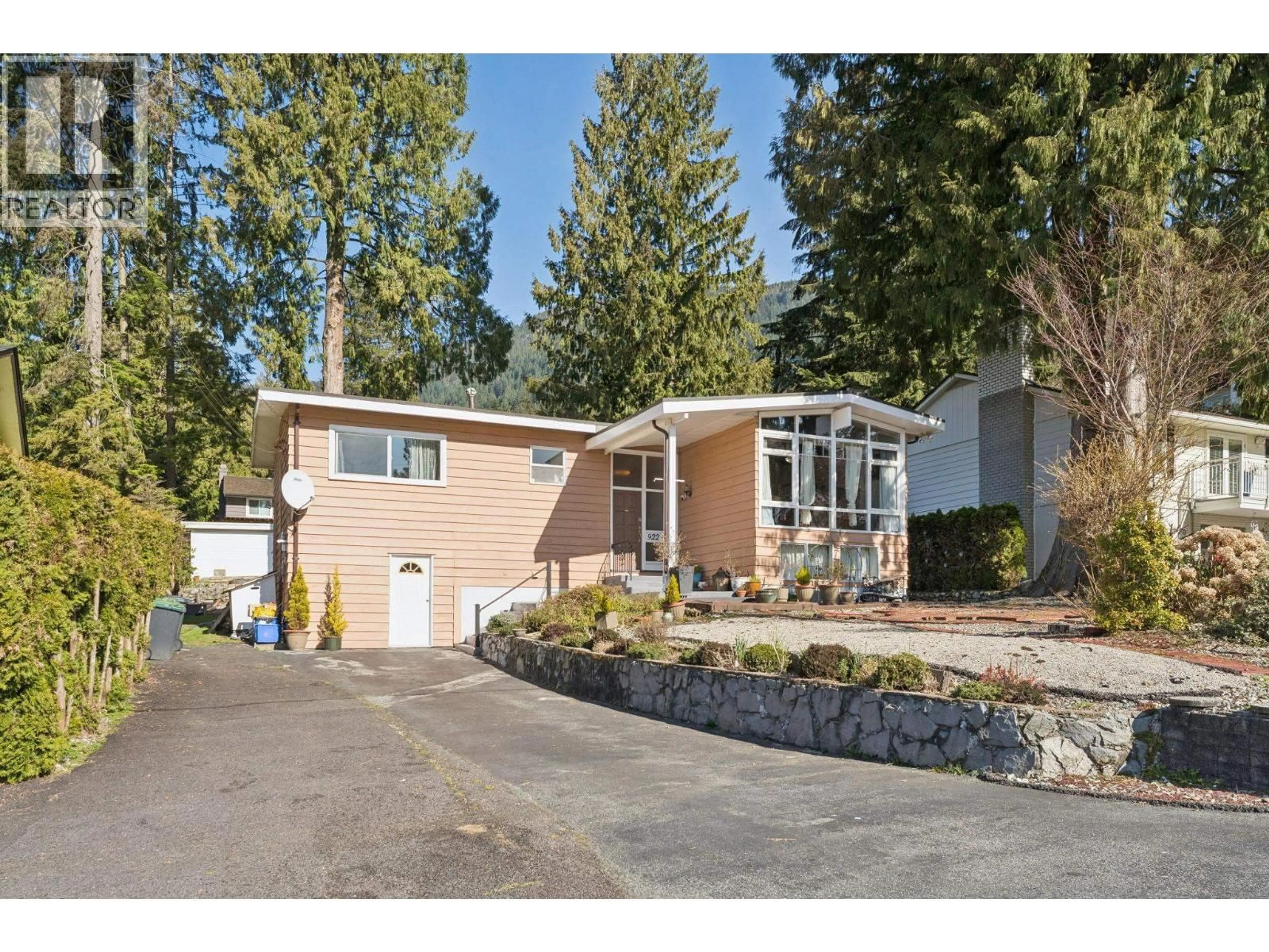 Home with vinyl exterior material, street for 922 CANYON BOULEVARD, North Vancouver British Columbia V7R2J8