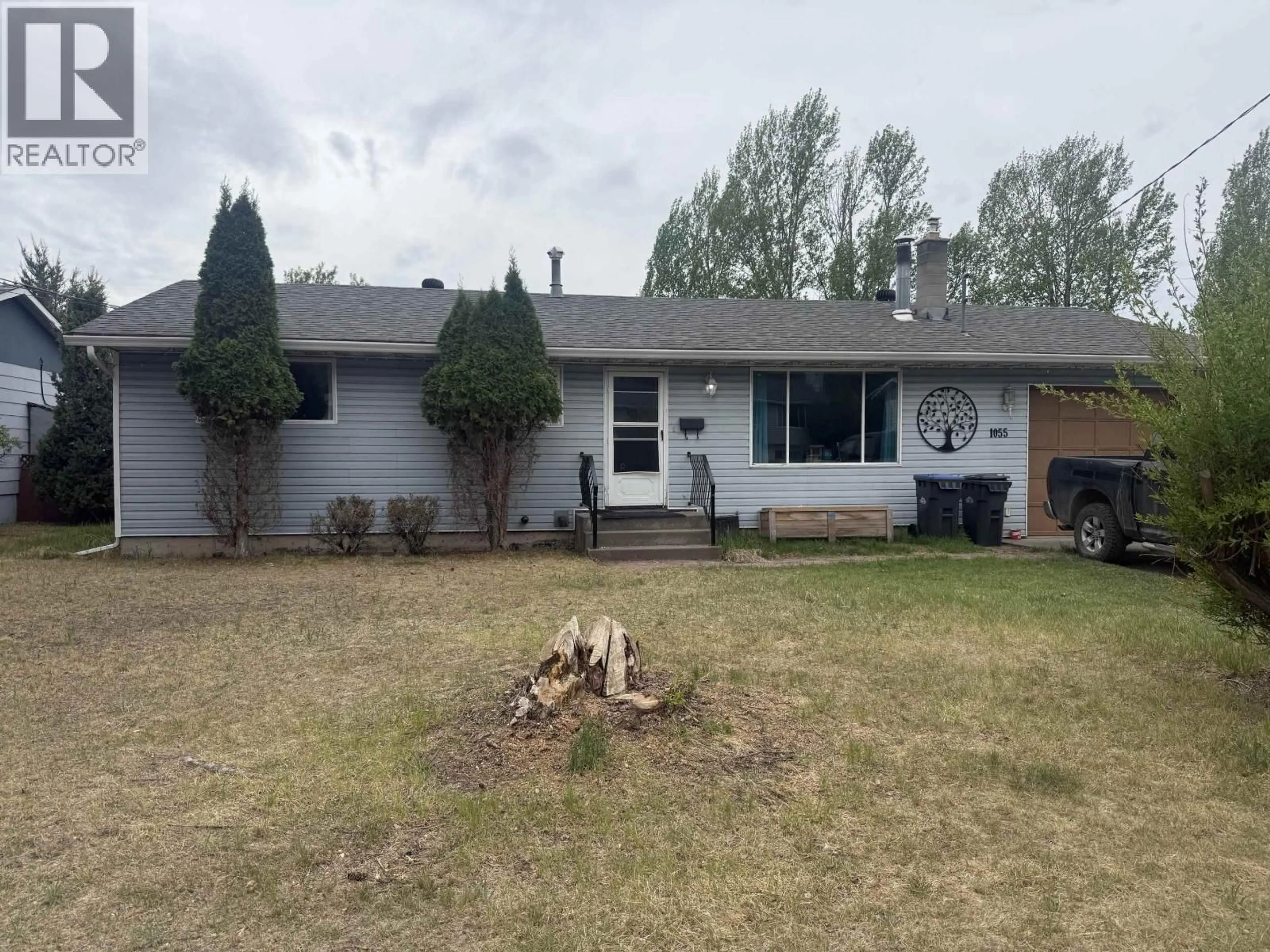 Home with vinyl exterior material, street for 1055 NINTH AVENUE, Williams Lake British Columbia V2G2L2