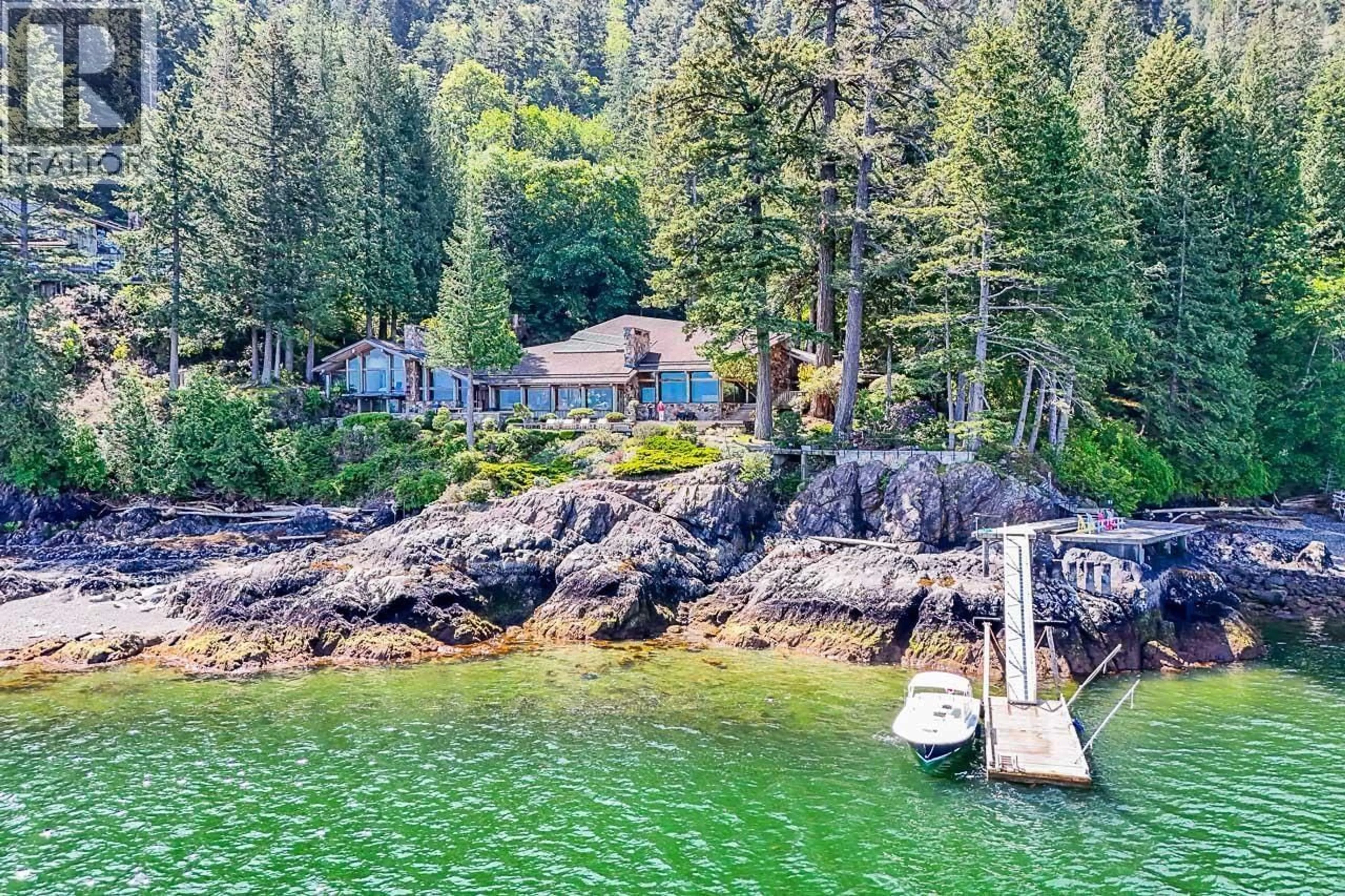 A pic from outside/outdoor area/front of a property/back of a property/a pic from drone, water/lake/river/ocean view for 370-374 SMUGGLERS COVE ROAD, Bowen Island British Columbia V0N1G1