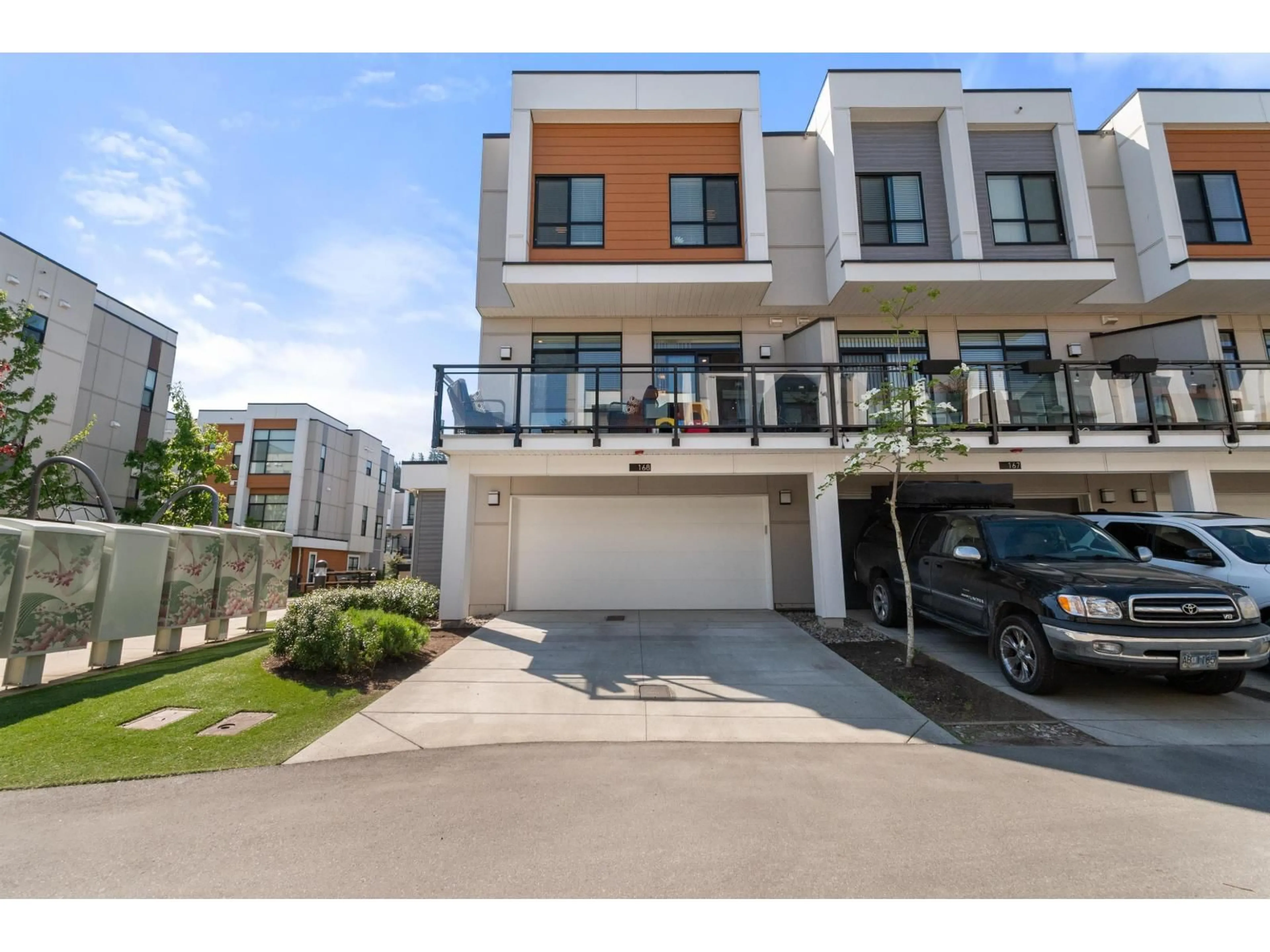 A pic from outside/outdoor area/front of a property/back of a property/a pic from drone, street for 168 - 46150 THOMAS ROAD, Chilliwack British Columbia V2R6B3