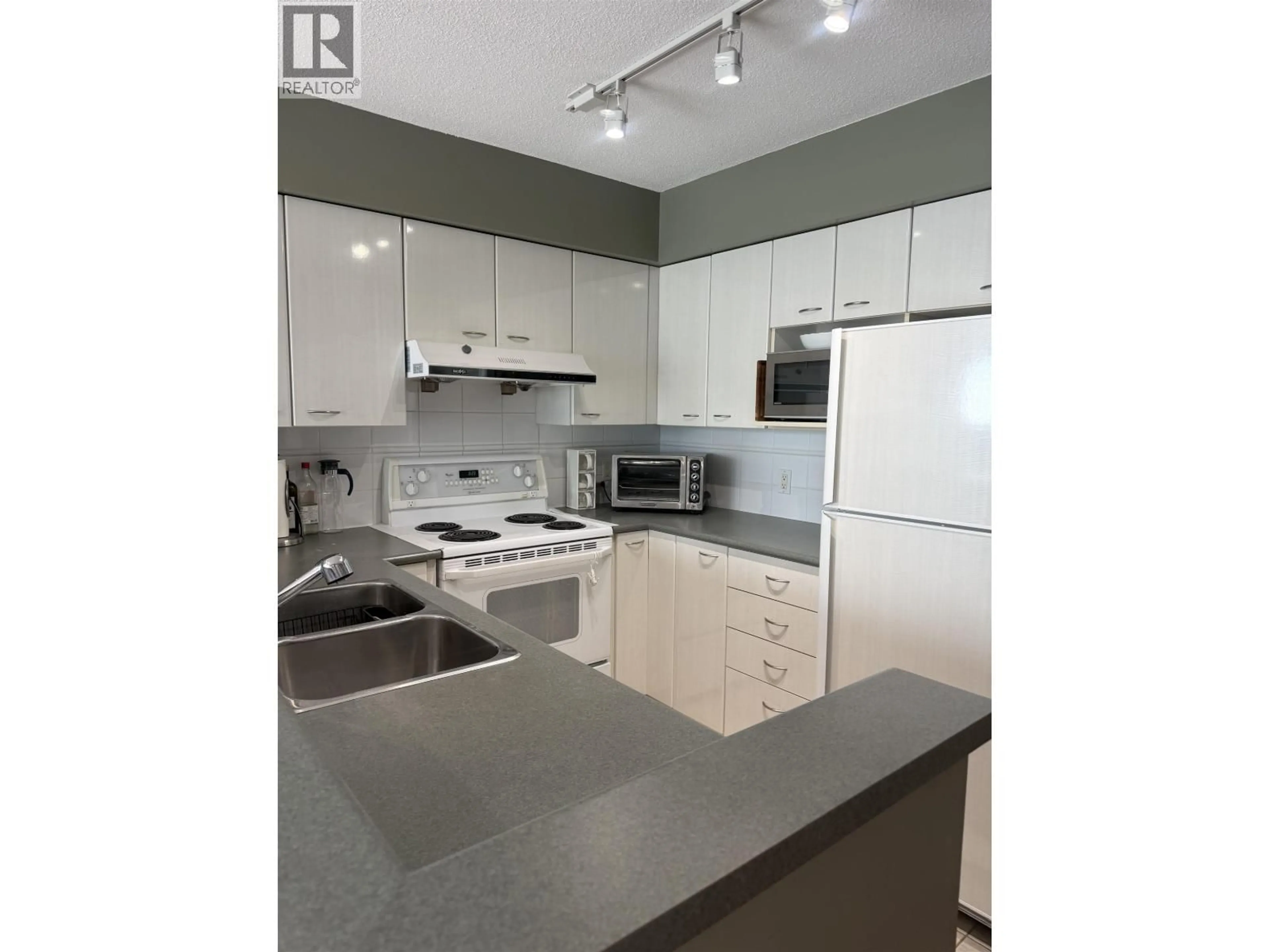 Standard kitchen, unknown for 2501 - 6088 WILLINGDON AVENUE, Burnaby British Columbia V5H4V2