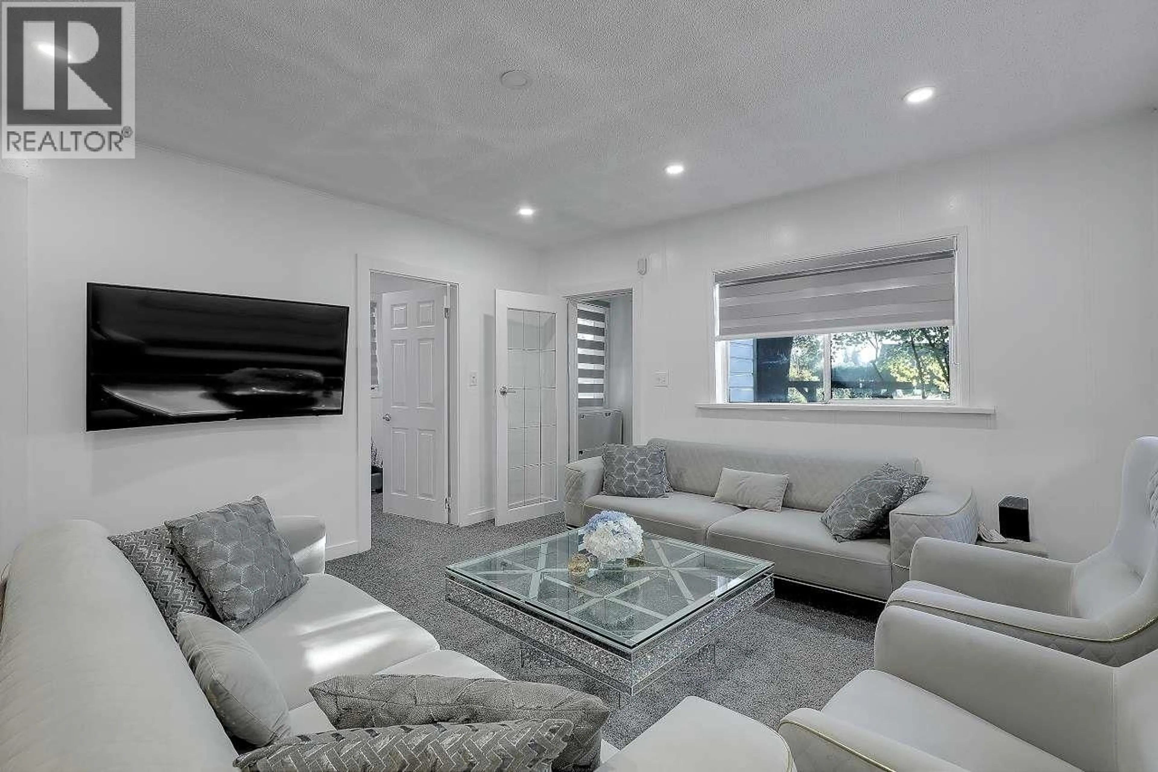 Living room with furniture, unknown for 7822 WILLARD STREET, Burnaby British Columbia V3N2W5