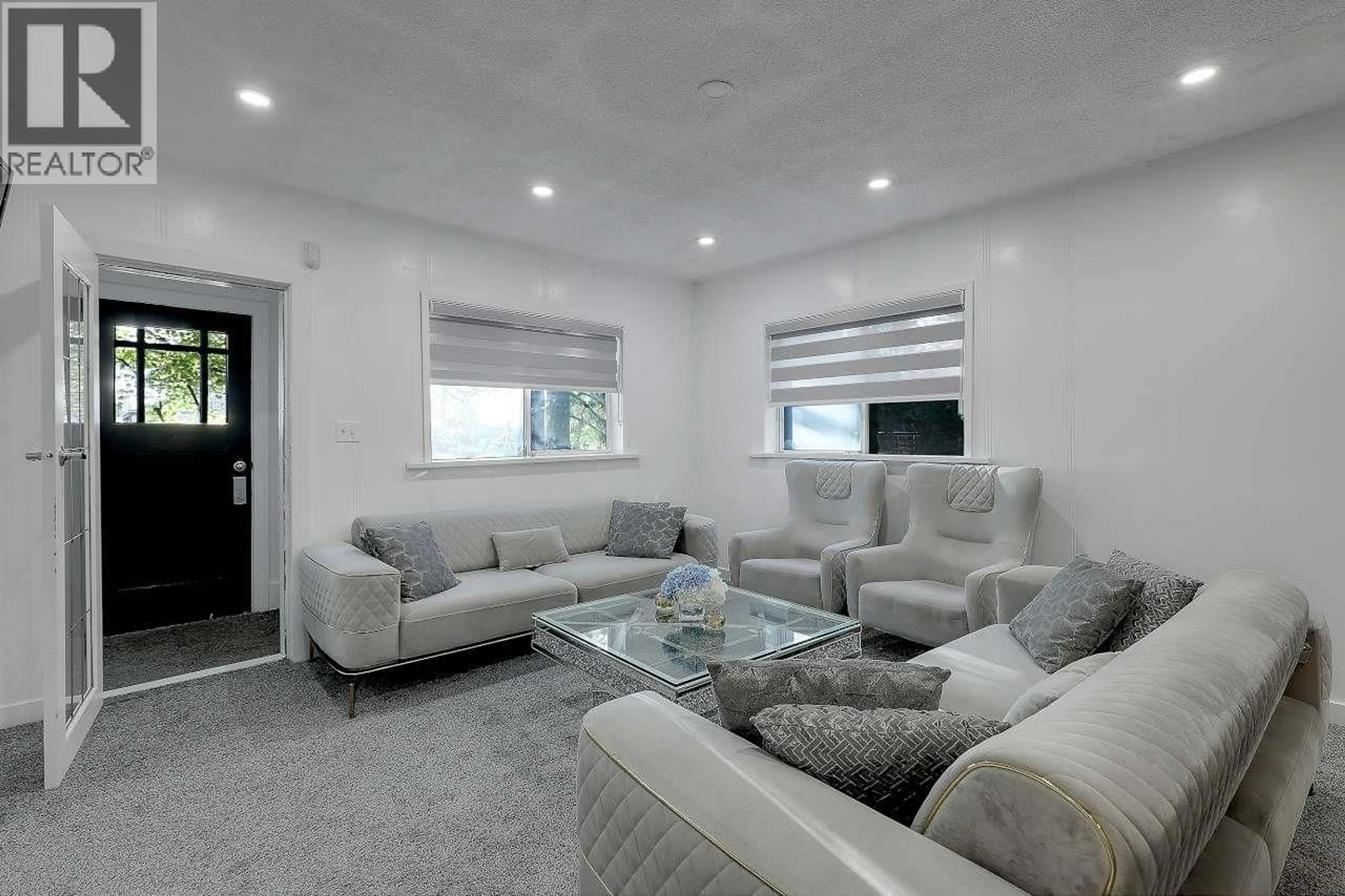 Living room with furniture, unknown for 7822 WILLARD STREET, Burnaby British Columbia V3N2W5