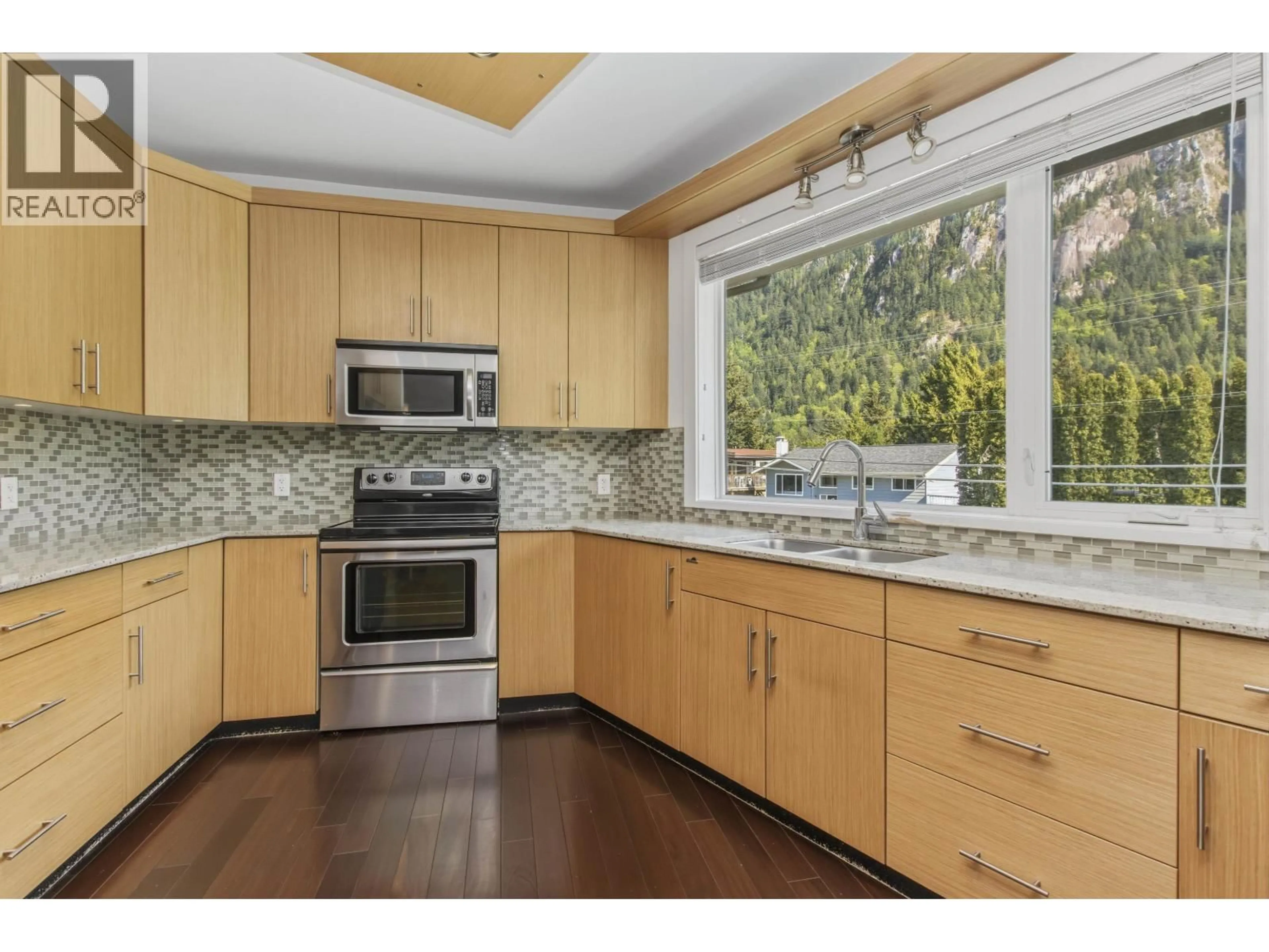 Open concept kitchen, unknown for 208 - 1909 MAPLE DRIVE, Squamish British Columbia V8B0T1