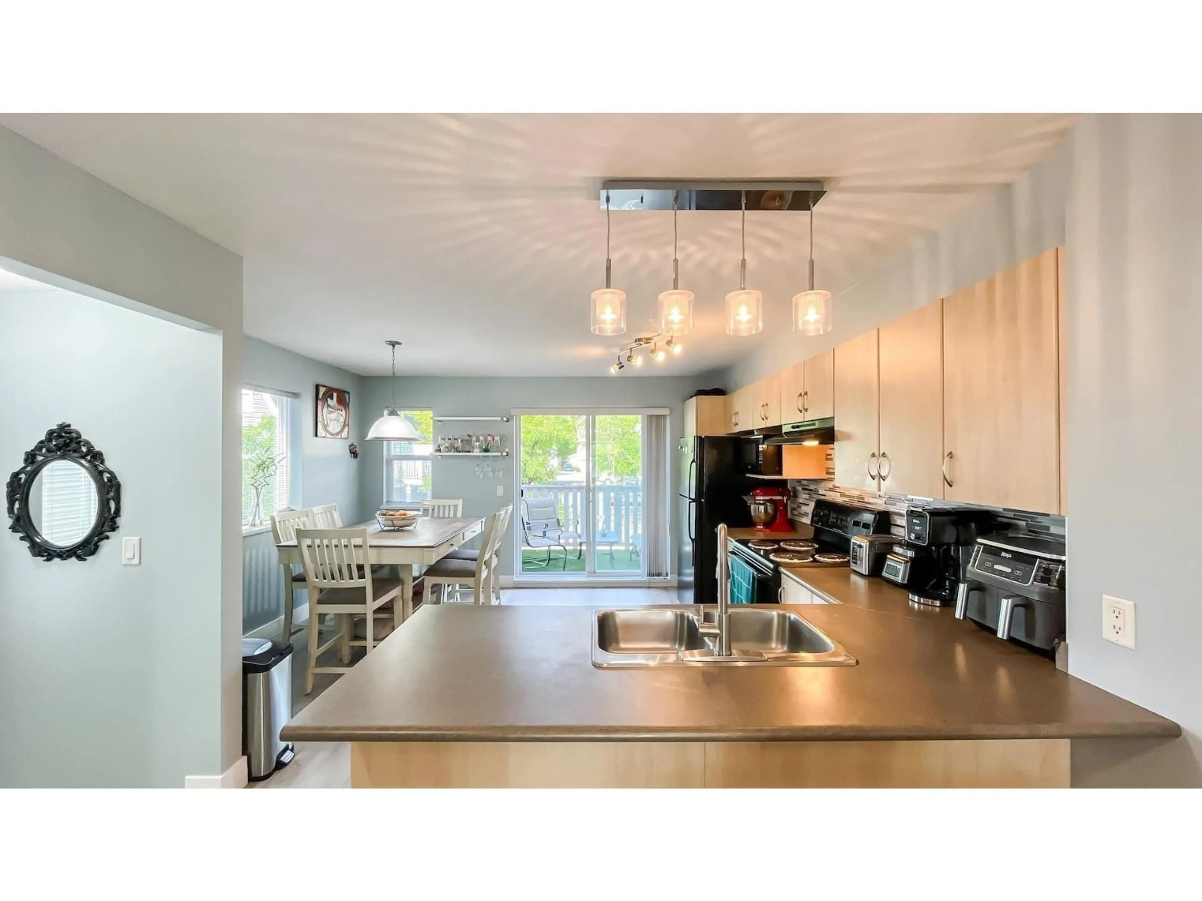 Open concept kitchen, unknown for 5 - 15871 85 AVENUE, Surrey British Columbia V4N0Y9