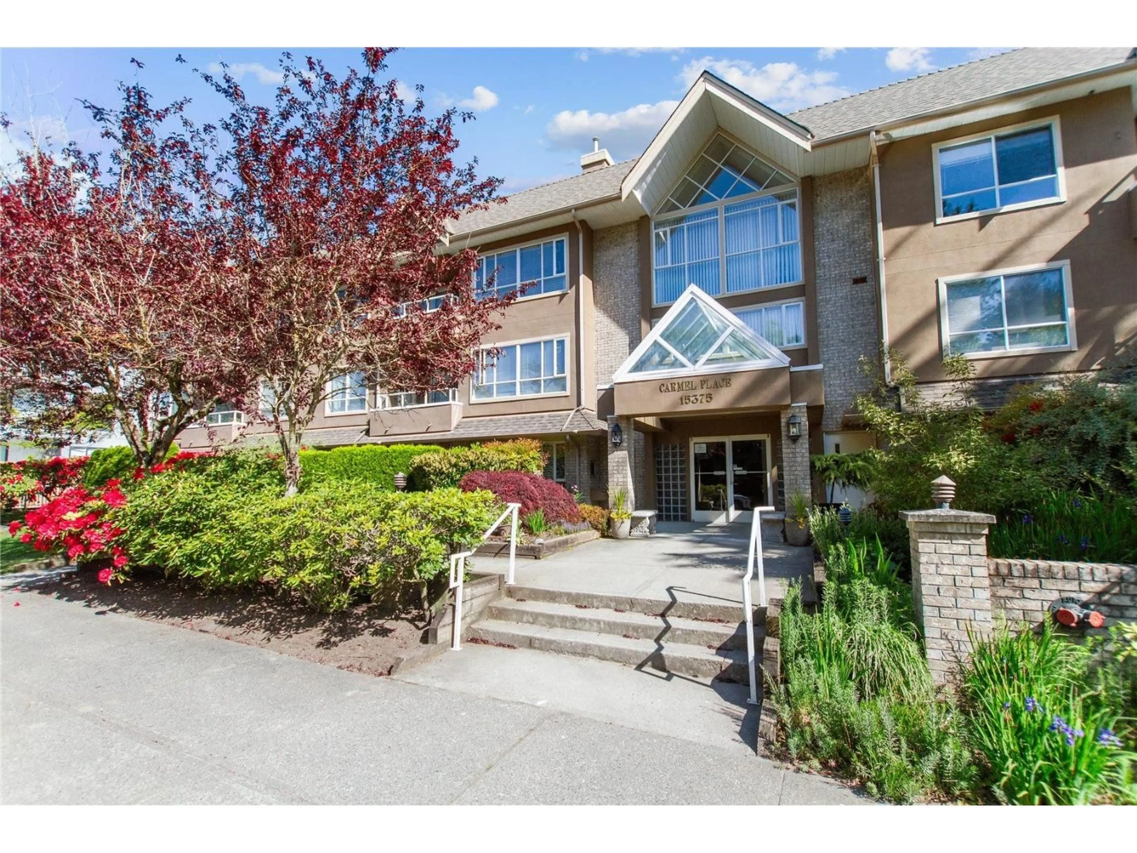 Indoor foyer for 103 - 15375 17 AVENUE, Surrey British Columbia V4A1T8