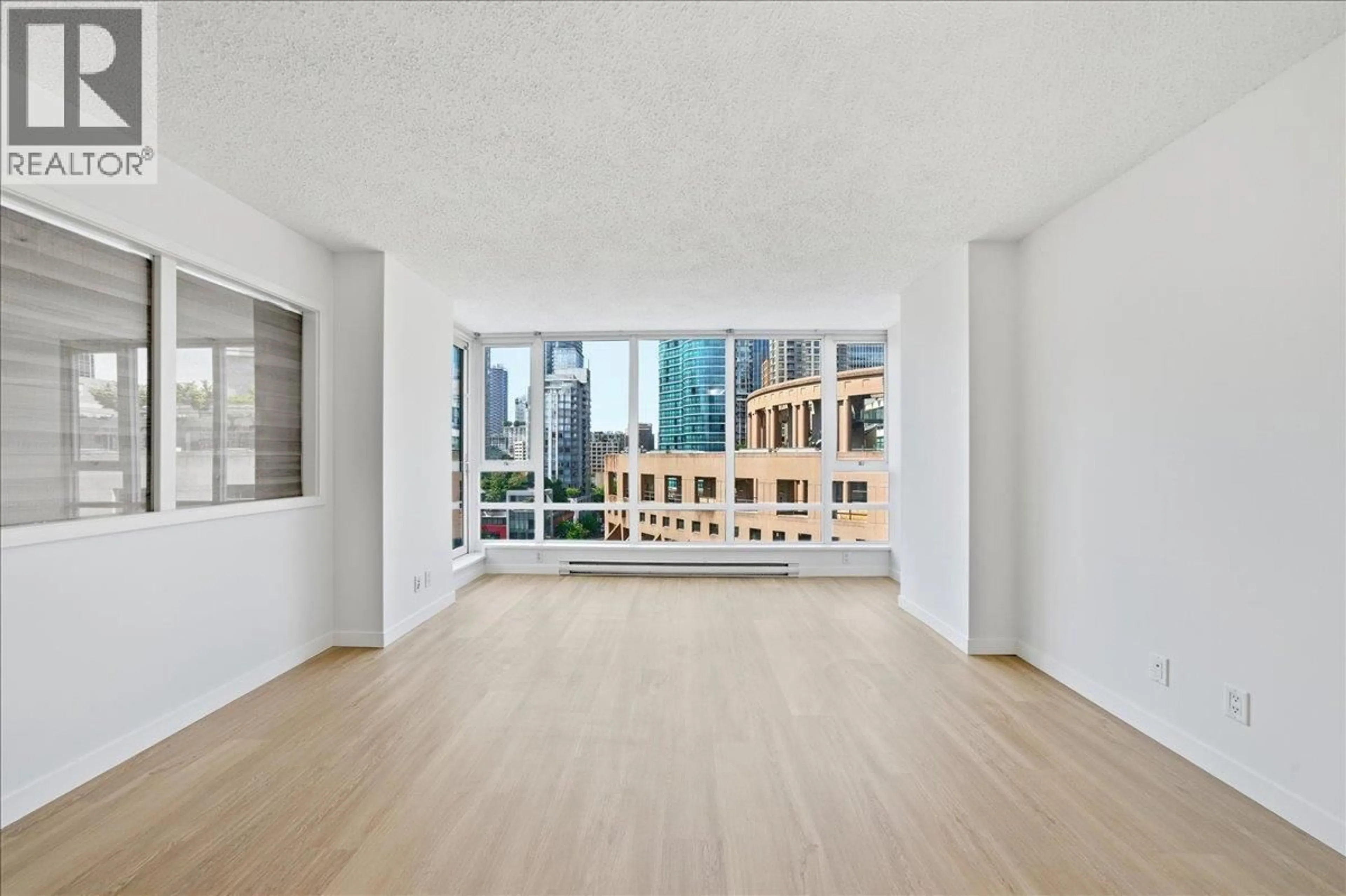 Indoor foyer for 1605 - 788 HAMILTON STREET, Vancouver British Columbia V6B0E9