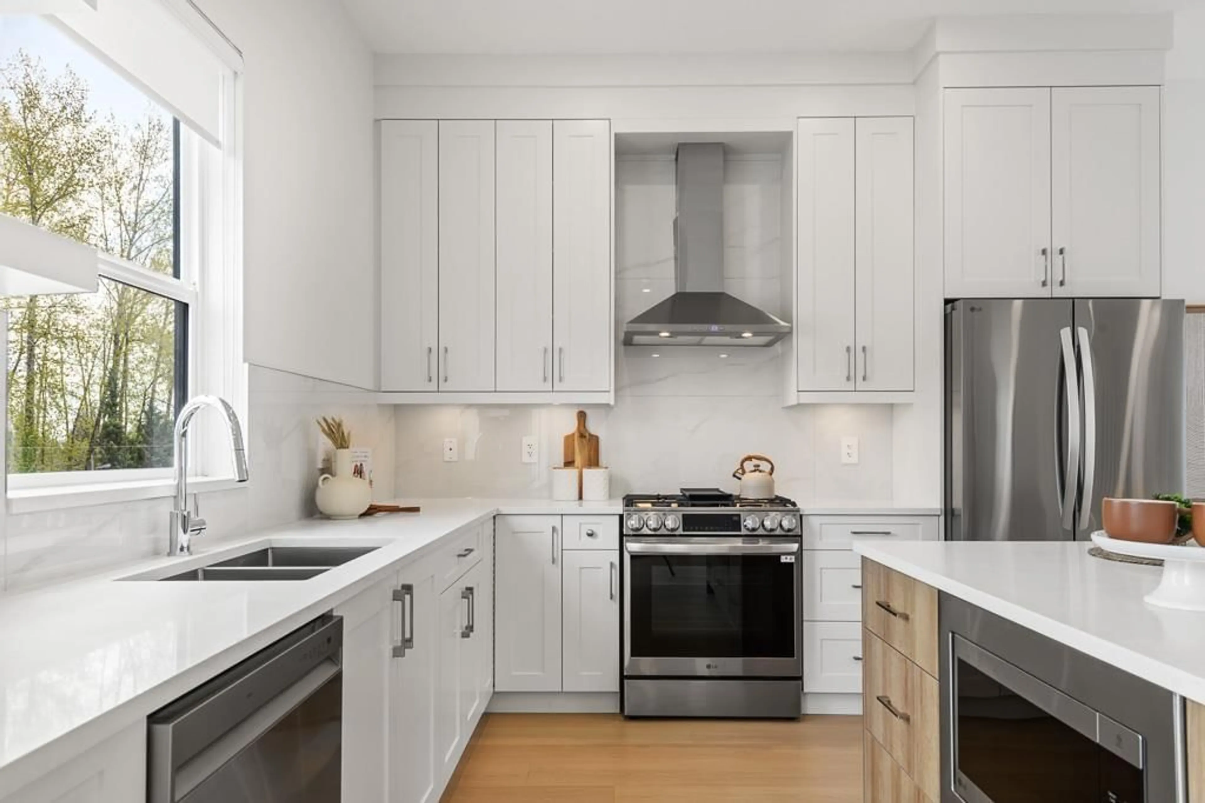 Contemporary kitchen, ceramic/tile floor for 9 - 20645 68 AVENUE, Langley British Columbia V2Y3Z4