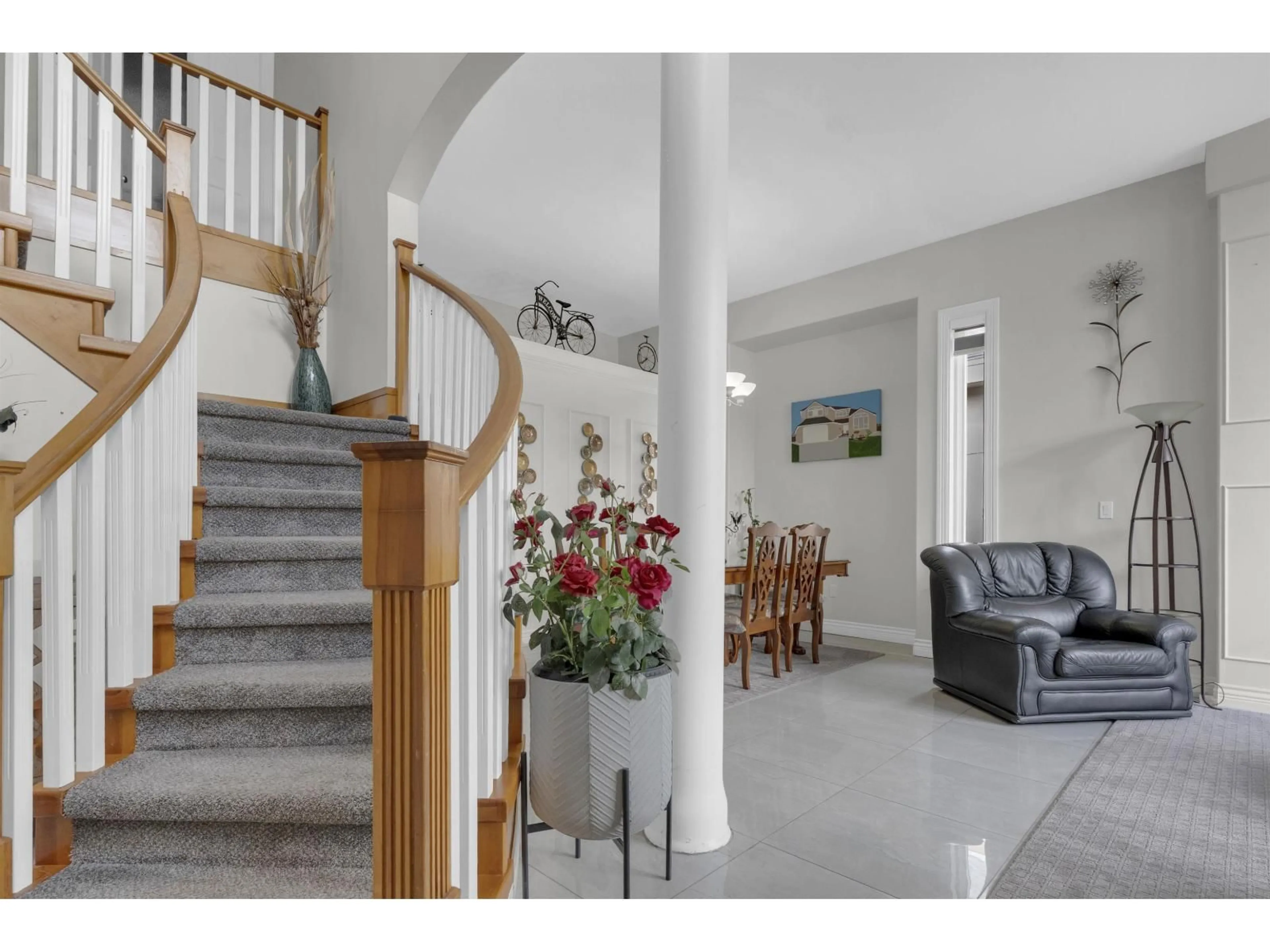 Indoor foyer for 8733 162A STREET, Surrey British Columbia V4N1B7