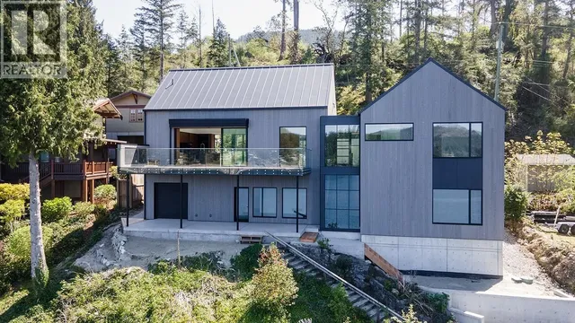 4976 JOHNSTONE ROAD, Madeira Park 2