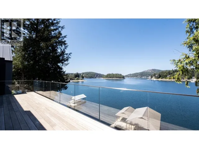 4976 JOHNSTONE ROAD, Madeira Park 5